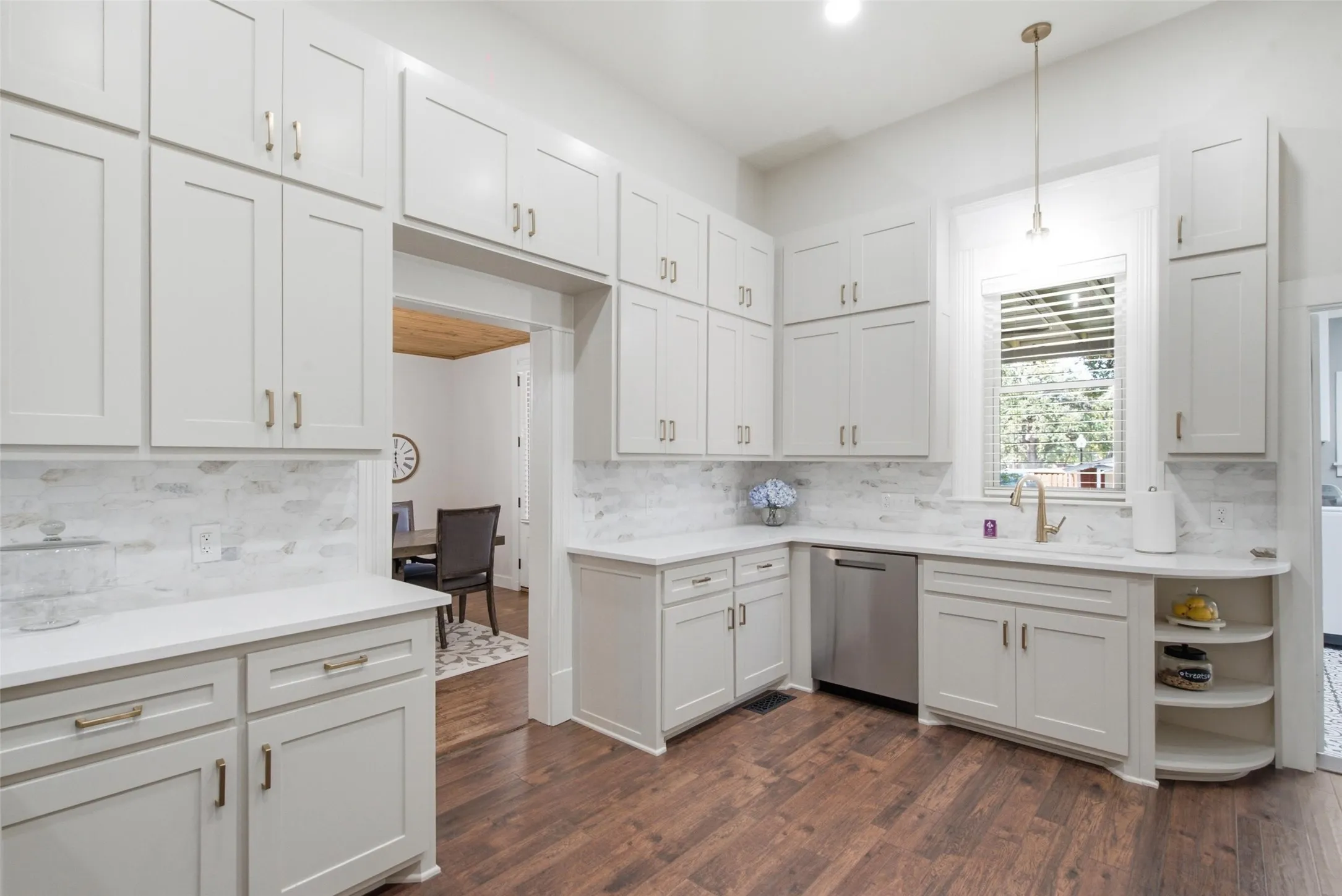 Single Family Residence For Sale in Young County , 700 Cherry Street, Graham, Texas 76450, 5 Bedroom, 4 Bathroom, 2 Garage spaces, 4,322 Sqft, built in 1901, mls#21375576, Real Estate Agent in Graham, Homes For Sale in Young county, Homes For Sale in Graham, Realtor in Graham Texas, Real Estate Brokerage Independent Realty Texas, Luminita Cordes Realtor