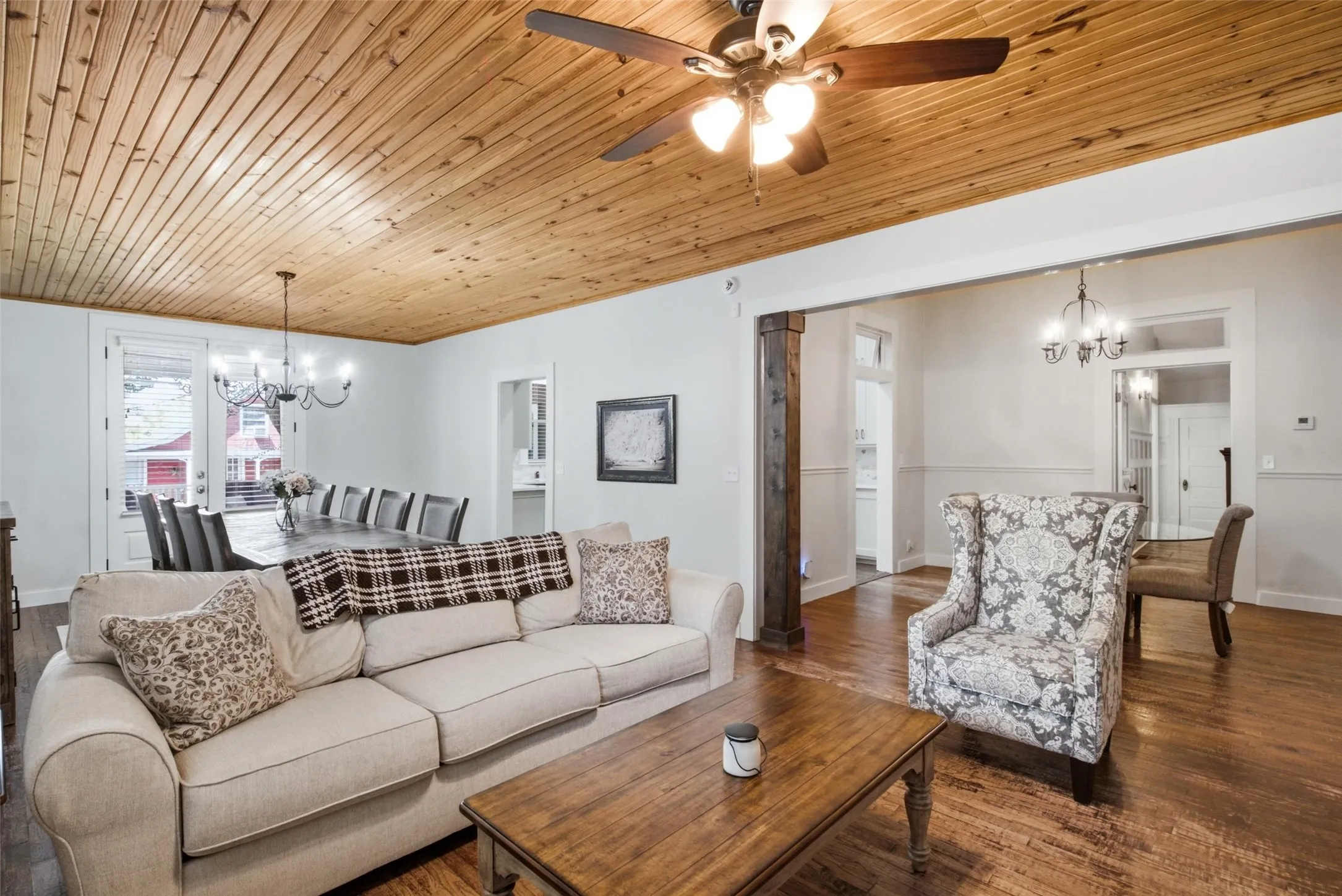 Single Family Residence For Sale in Young County , 700 Cherry Street, Graham, Texas 76450, 5 Bedroom, 4 Bathroom, 2 Garage spaces, 4,322 Sqft, built in 1901, mls#21375576, Real Estate Agent in Graham, Homes For Sale in Young county, Homes For Sale in Graham, Realtor in Graham Texas, Real Estate Brokerage Independent Realty Texas, Luminita Cordes Realtor