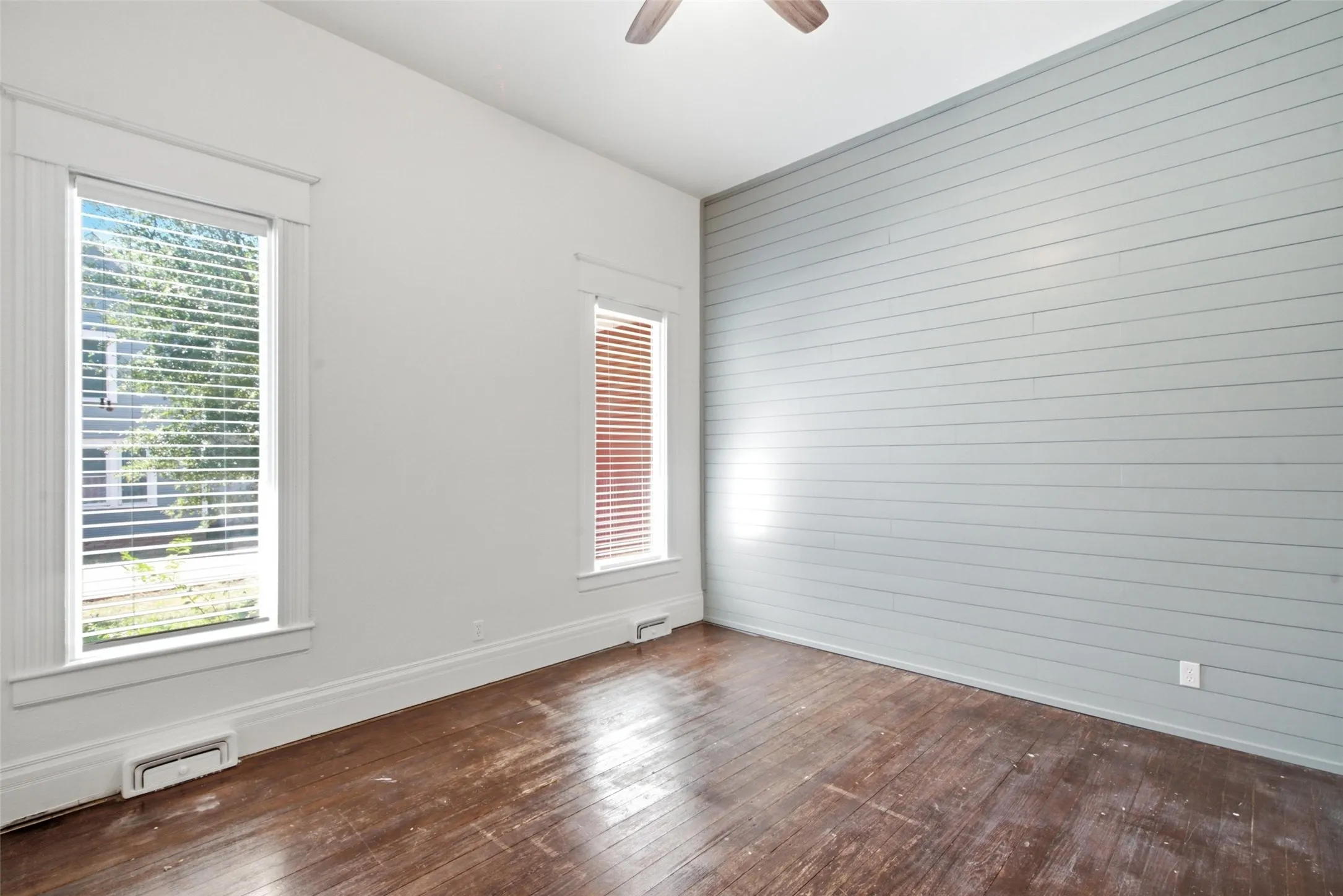 Single Family Residence For Sale in Young County , 700 Cherry Street, Graham, Texas 76450, 5 Bedroom, 4 Bathroom, 2 Garage spaces, 4,322 Sqft, built in 1901, mls#21375576, Real Estate Agent in Graham, Homes For Sale in Young county, Homes For Sale in Graham, Realtor in Graham Texas, Real Estate Brokerage Independent Realty Texas, Luminita Cordes Realtor