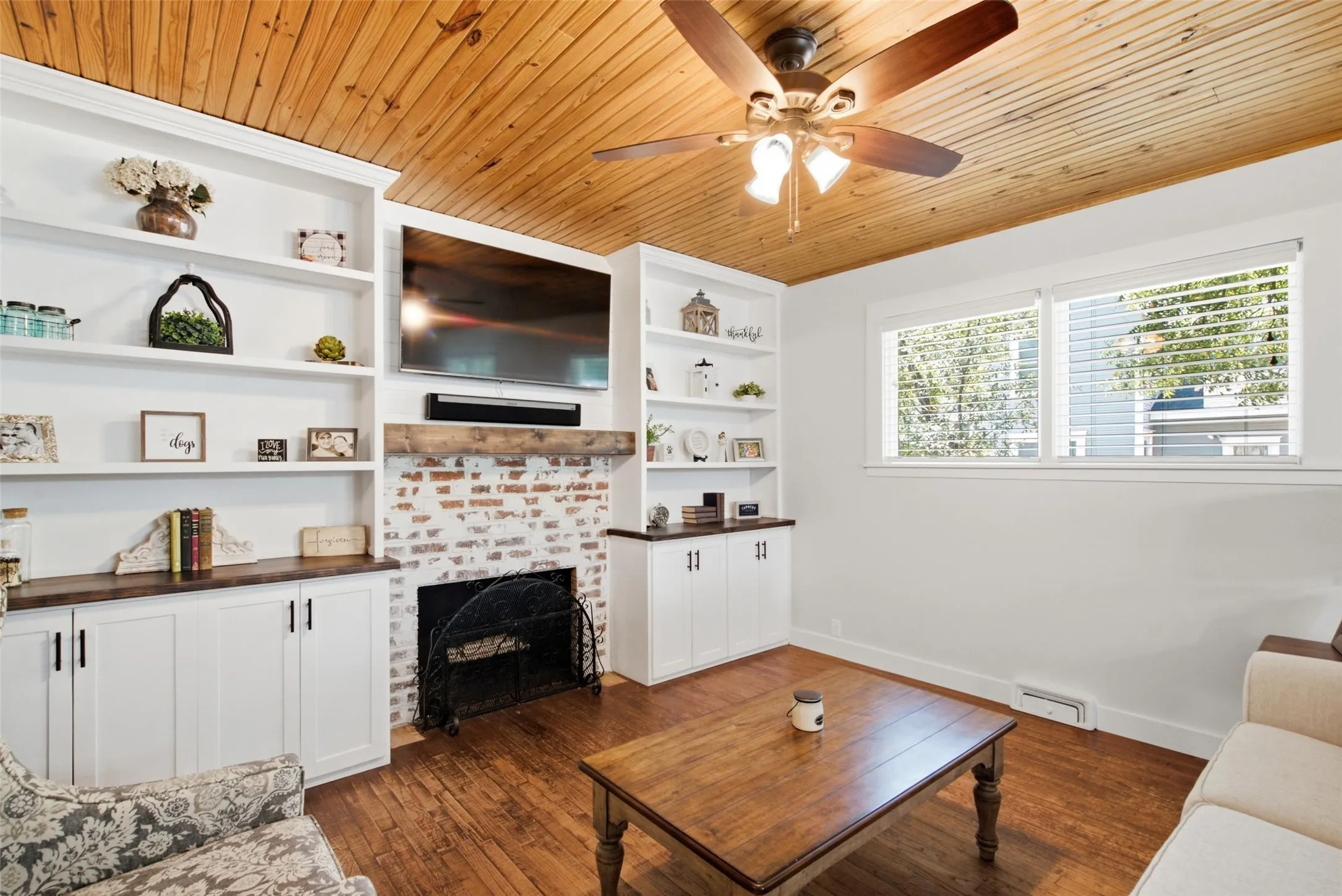 Single Family Residence For Sale in Young County , 700 Cherry Street, Graham, Texas 76450, 5 Bedroom, 4 Bathroom, 2 Garage spaces, 4,322 Sqft, built in 1901, mls#21375576, Real Estate Agent in Graham, Homes For Sale in Young county, Homes For Sale in Graham, Realtor in Graham Texas, Real Estate Brokerage Independent Realty Texas, Luminita Cordes Realtor