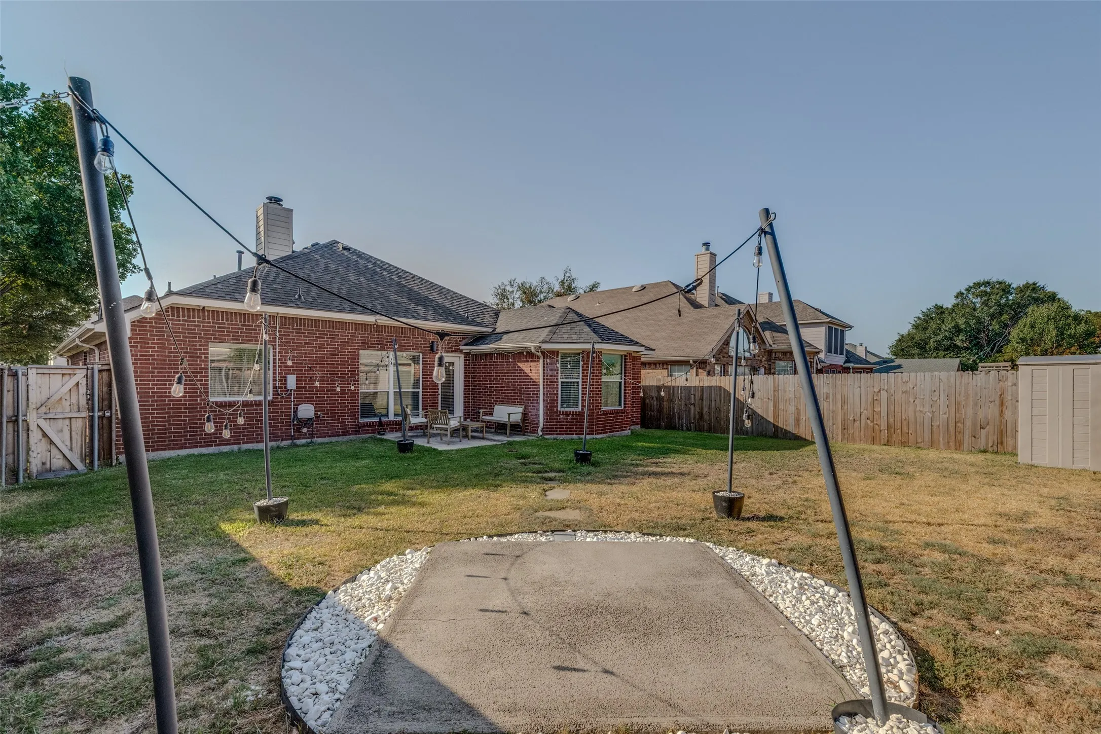 Single Family Residence For Sale in Denton County , 2529 Persimmon Drive, Little Elm, Texas 75068, 3 Bedroom, 2 Bathroom, 2 Garage spaces, 1,605 Sqft, built in 2002, mls#21376284, Real Estate Agent in Little Elm, Homes For Sale in Denton county, Homes For Sale in Little Elm, Realtor in Little Elm Texas, Real Estate Brokerage Independent Realty Texas, Luminita Cordes Realtor