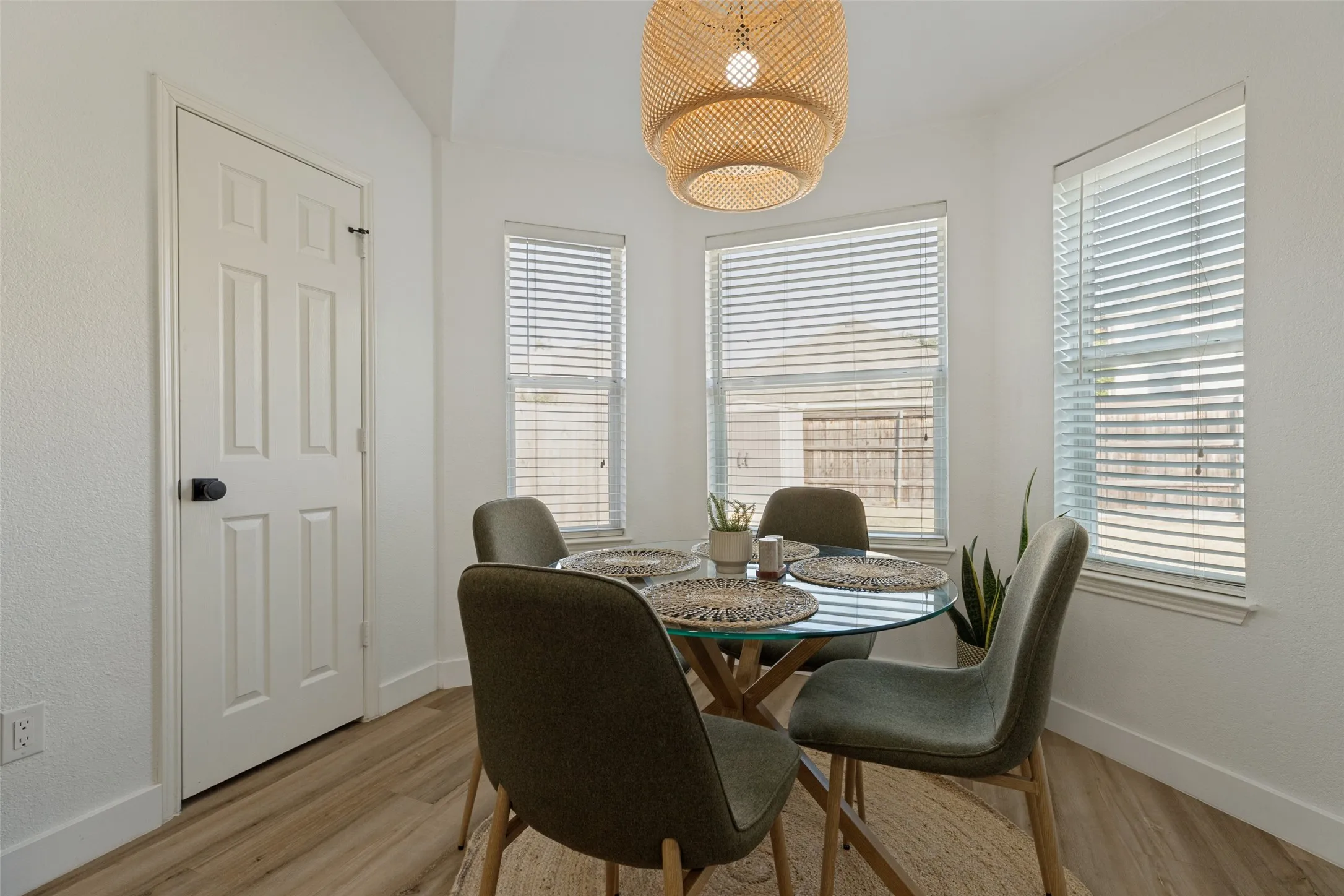 Single Family Residence For Sale in Denton County , 2529 Persimmon Drive, Little Elm, Texas 75068, 3 Bedroom, 2 Bathroom, 2 Garage spaces, 1,605 Sqft, built in 2002, mls#21376284, Real Estate Agent in Little Elm, Homes For Sale in Denton county, Homes For Sale in Little Elm, Realtor in Little Elm Texas, Real Estate Brokerage Independent Realty Texas, Luminita Cordes Realtor