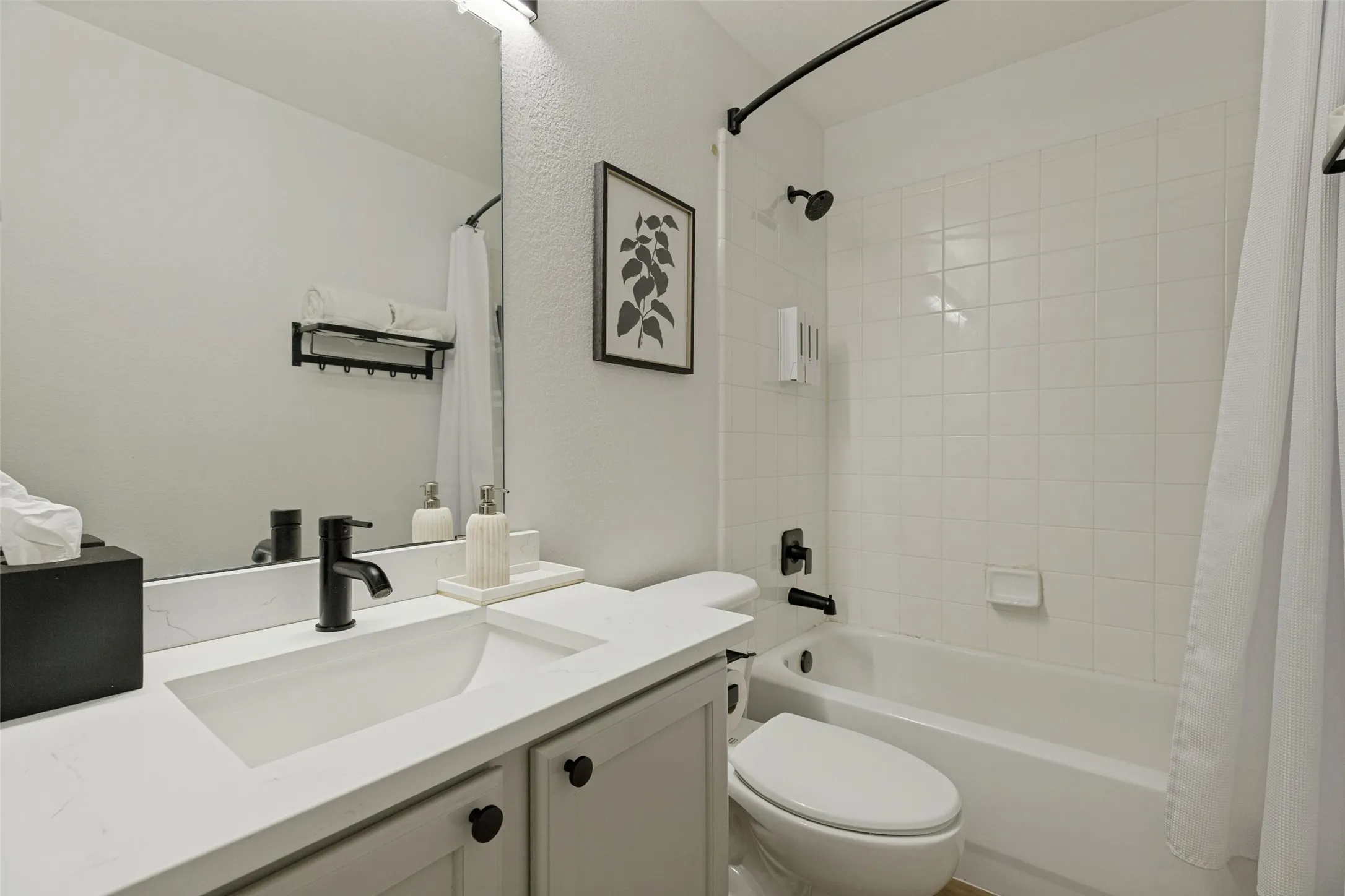 Single Family Residence For Sale in Denton County , 2529 Persimmon Drive, Little Elm, Texas 75068, 3 Bedroom, 2 Bathroom, 2 Garage spaces, 1,605 Sqft, built in 2002, mls#21376284, Real Estate Agent in Little Elm, Homes For Sale in Denton county, Homes For Sale in Little Elm, Realtor in Little Elm Texas, Real Estate Brokerage Independent Realty Texas, Luminita Cordes Realtor