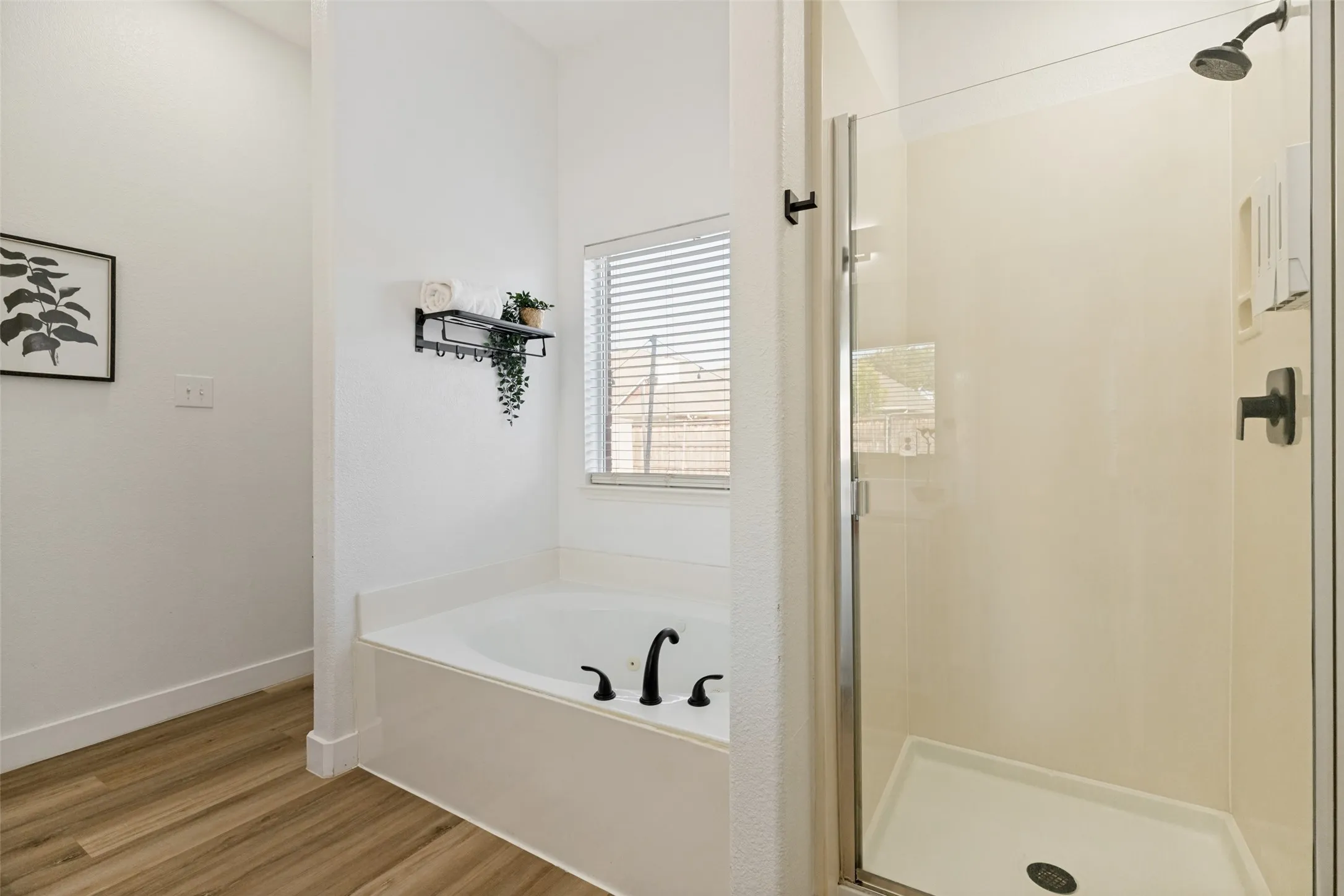 Single Family Residence For Sale in Denton County , 2529 Persimmon Drive, Little Elm, Texas 75068, 3 Bedroom, 2 Bathroom, 2 Garage spaces, 1,605 Sqft, built in 2002, mls#21376284, Real Estate Agent in Little Elm, Homes For Sale in Denton county, Homes For Sale in Little Elm, Realtor in Little Elm Texas, Real Estate Brokerage Independent Realty Texas, Luminita Cordes Realtor