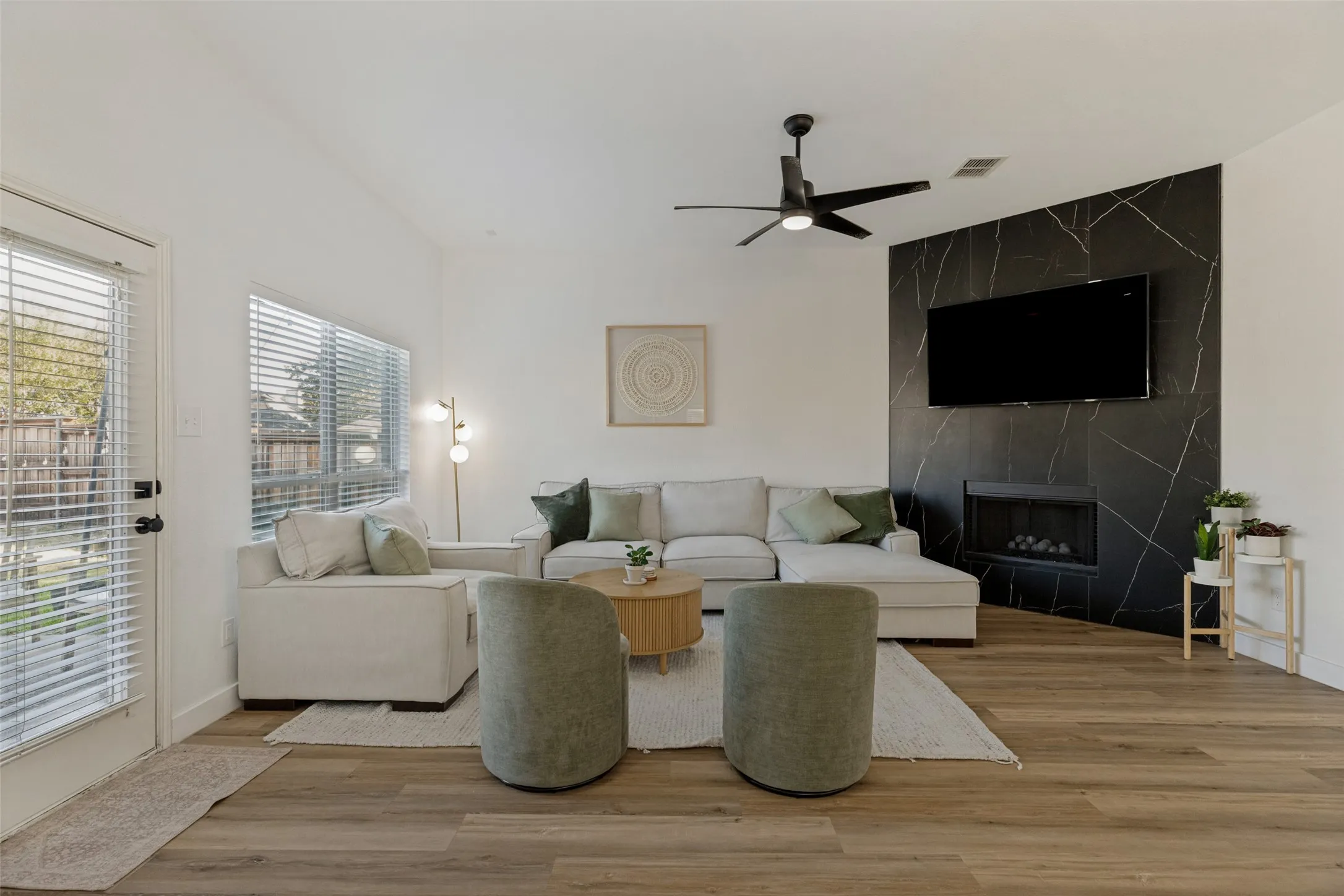 Single Family Residence For Sale in Denton County , 2529 Persimmon Drive, Little Elm, Texas 75068, 3 Bedroom, 2 Bathroom, 2 Garage spaces, 1,605 Sqft, built in 2002, mls#21376284, Real Estate Agent in Little Elm, Homes For Sale in Denton county, Homes For Sale in Little Elm, Realtor in Little Elm Texas, Real Estate Brokerage Independent Realty Texas, Luminita Cordes Realtor