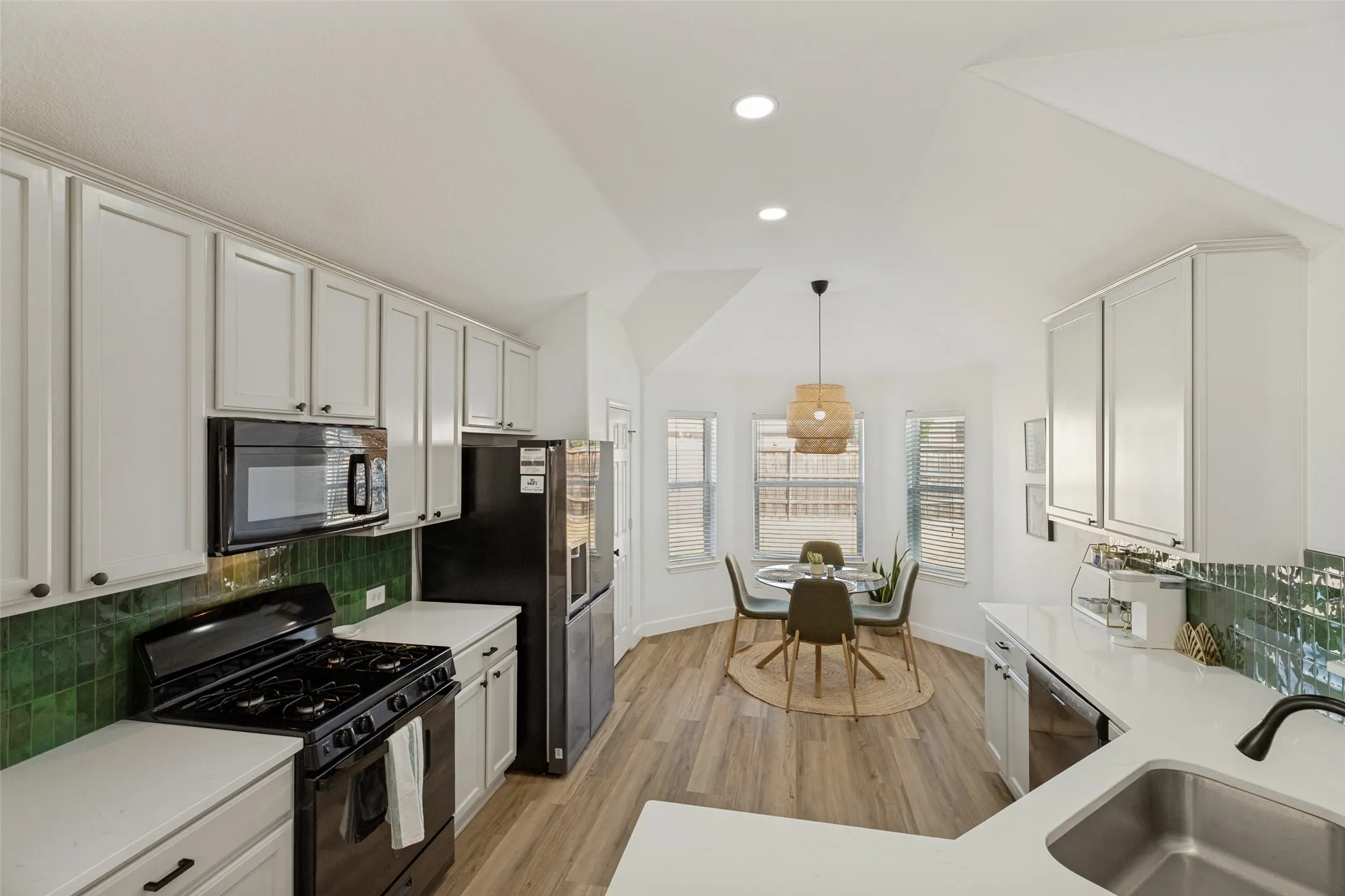 Single Family Residence For Sale in Denton County , 2529 Persimmon Drive, Little Elm, Texas 75068, 3 Bedroom, 2 Bathroom, 2 Garage spaces, 1,605 Sqft, built in 2002, mls#21376284, Real Estate Agent in Little Elm, Homes For Sale in Denton county, Homes For Sale in Little Elm, Realtor in Little Elm Texas, Real Estate Brokerage Independent Realty Texas, Luminita Cordes Realtor