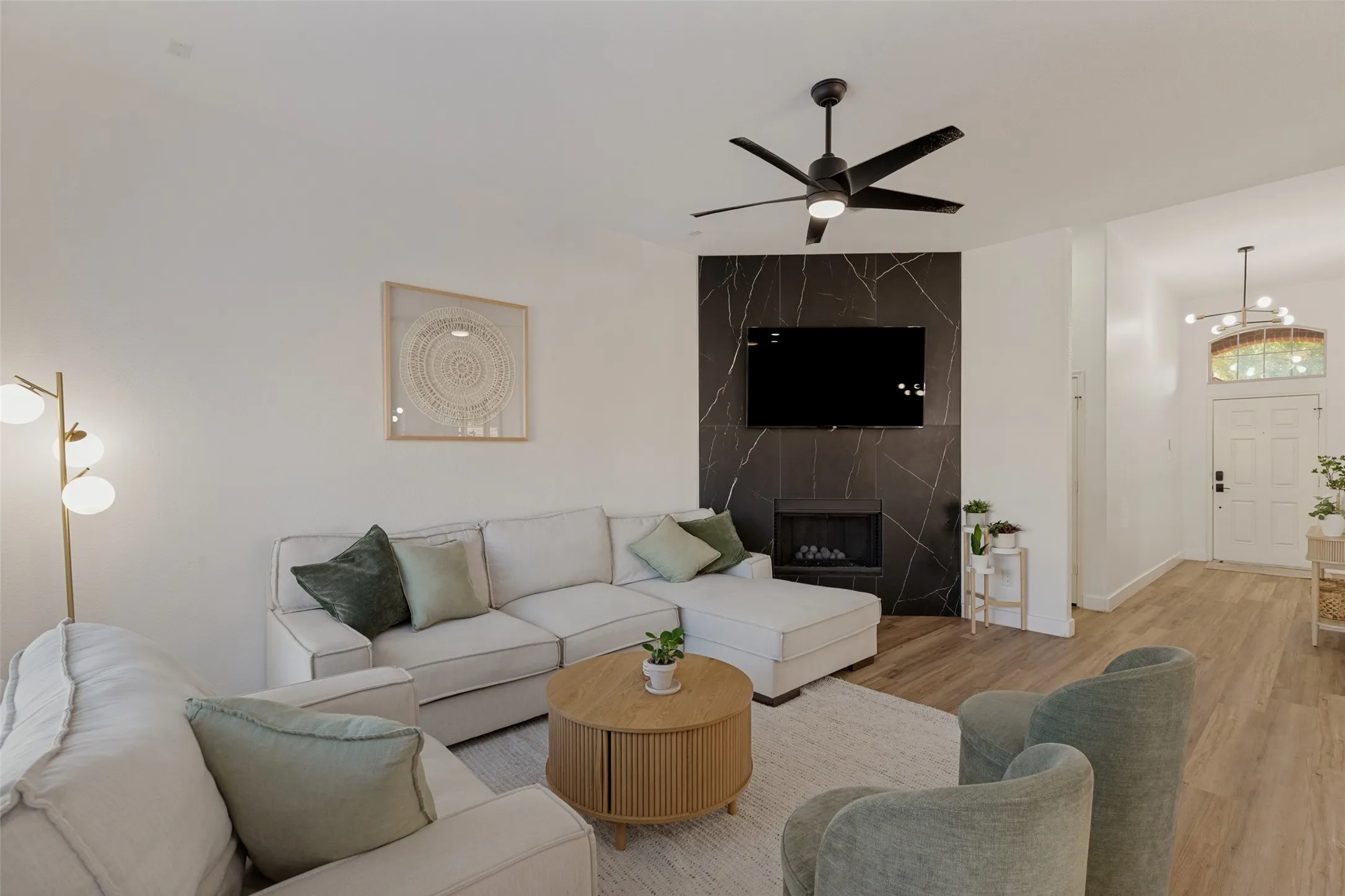 Single Family Residence For Sale in Denton County , 2529 Persimmon Drive, Little Elm, Texas 75068, 3 Bedroom, 2 Bathroom, 2 Garage spaces, 1,605 Sqft, built in 2002, mls#21376284, Real Estate Agent in Little Elm, Homes For Sale in Denton county, Homes For Sale in Little Elm, Realtor in Little Elm Texas, Real Estate Brokerage Independent Realty Texas, Luminita Cordes Realtor
