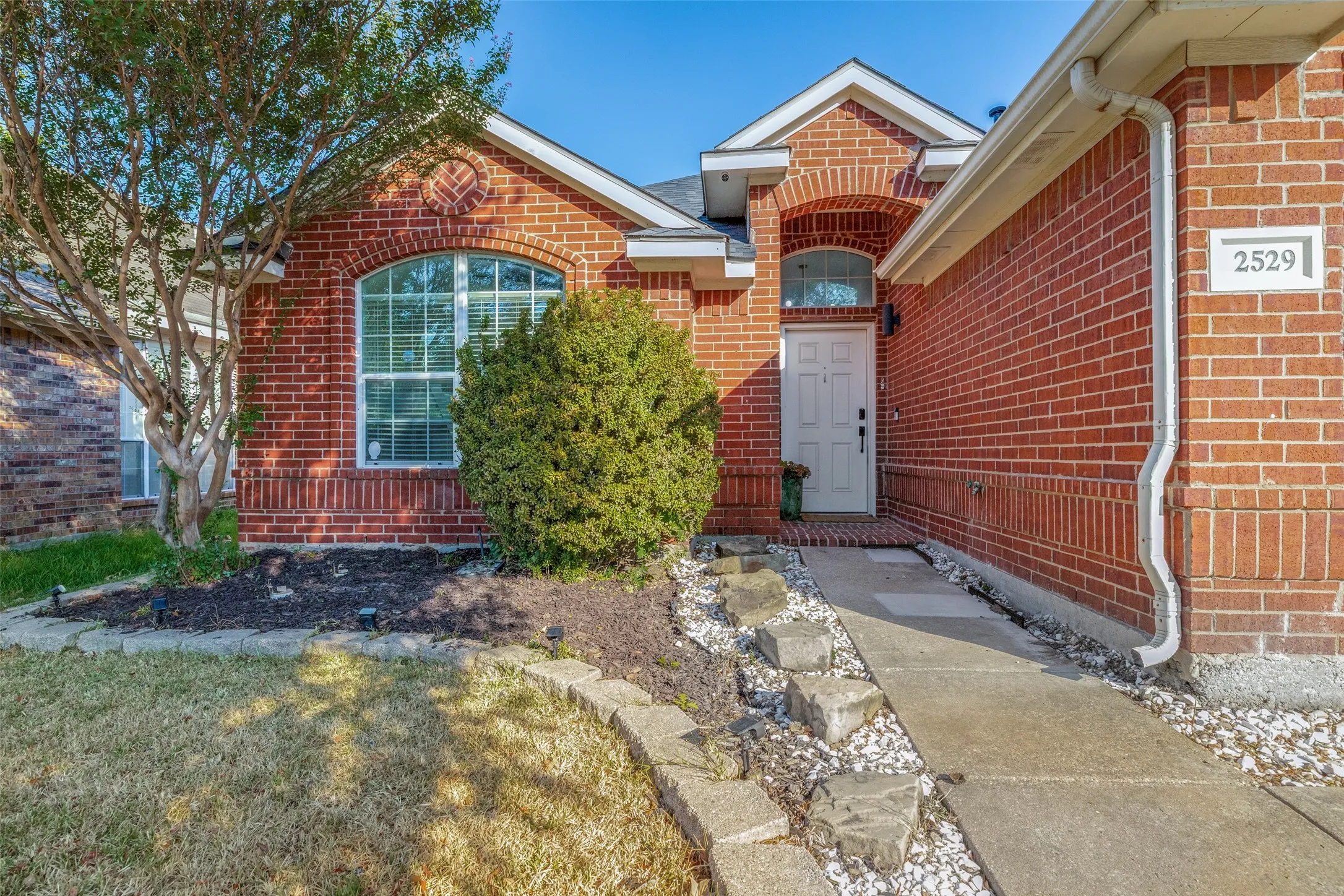 Single Family Residence For Sale in Denton County , 2529 Persimmon Drive, Little Elm, Texas 75068, 3 Bedroom, 2 Bathroom, 2 Garage spaces, 1,605 Sqft, built in 2002, mls#21376284, Real Estate Agent in Little Elm, Homes For Sale in Denton county, Homes For Sale in Little Elm, Realtor in Little Elm Texas, Real Estate Brokerage Independent Realty Texas, Luminita Cordes Realtor