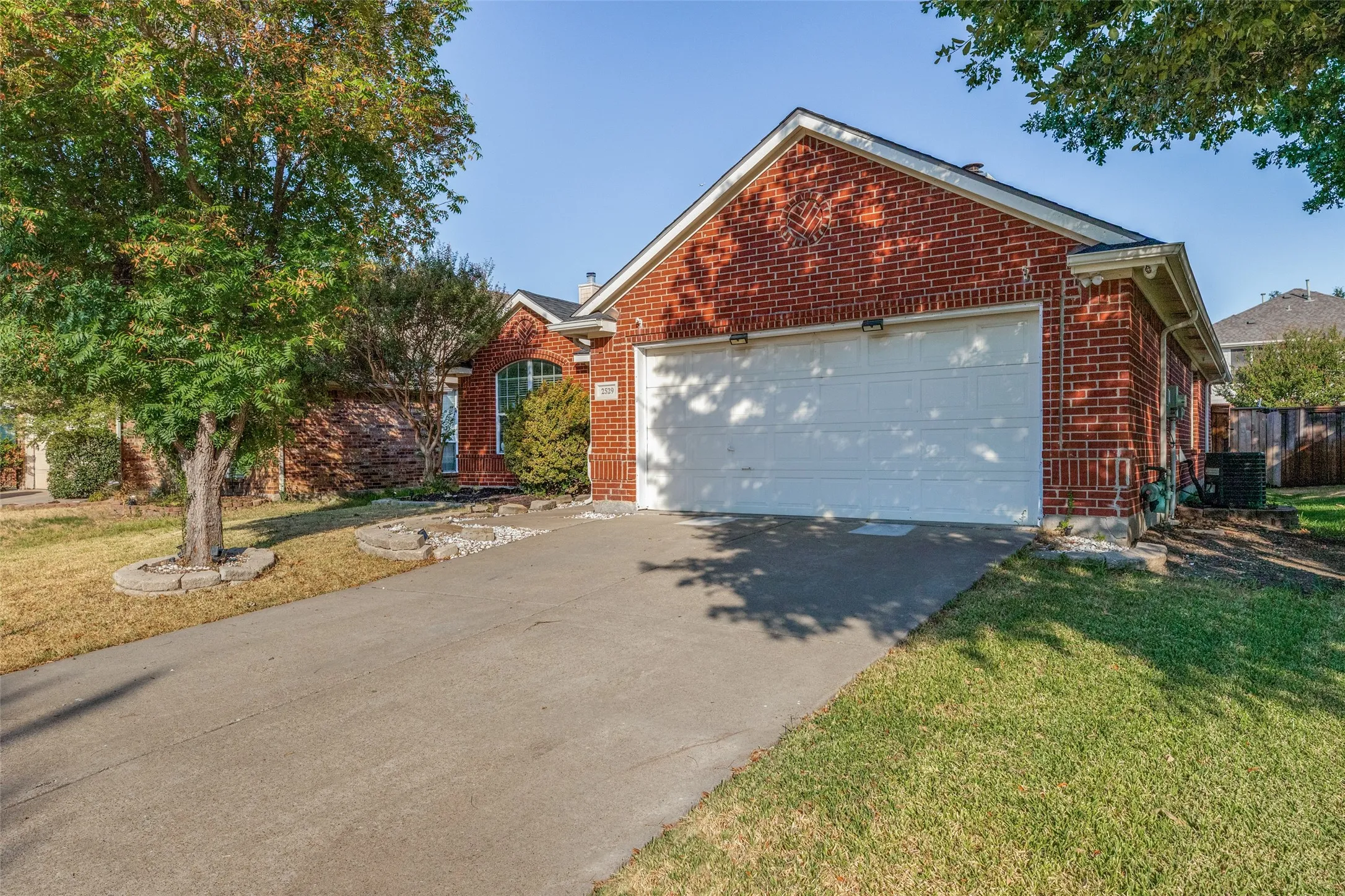 Single Family Residence For Sale in Denton County , 2529 Persimmon Drive, Little Elm, Texas 75068, 3 Bedroom, 2 Bathroom, 2 Garage spaces, 1,605 Sqft, built in 2002, mls#21376284, Real Estate Agent in Little Elm, Homes For Sale in Denton county, Homes For Sale in Little Elm, Realtor in Little Elm Texas, Real Estate Brokerage Independent Realty Texas, Luminita Cordes Realtor