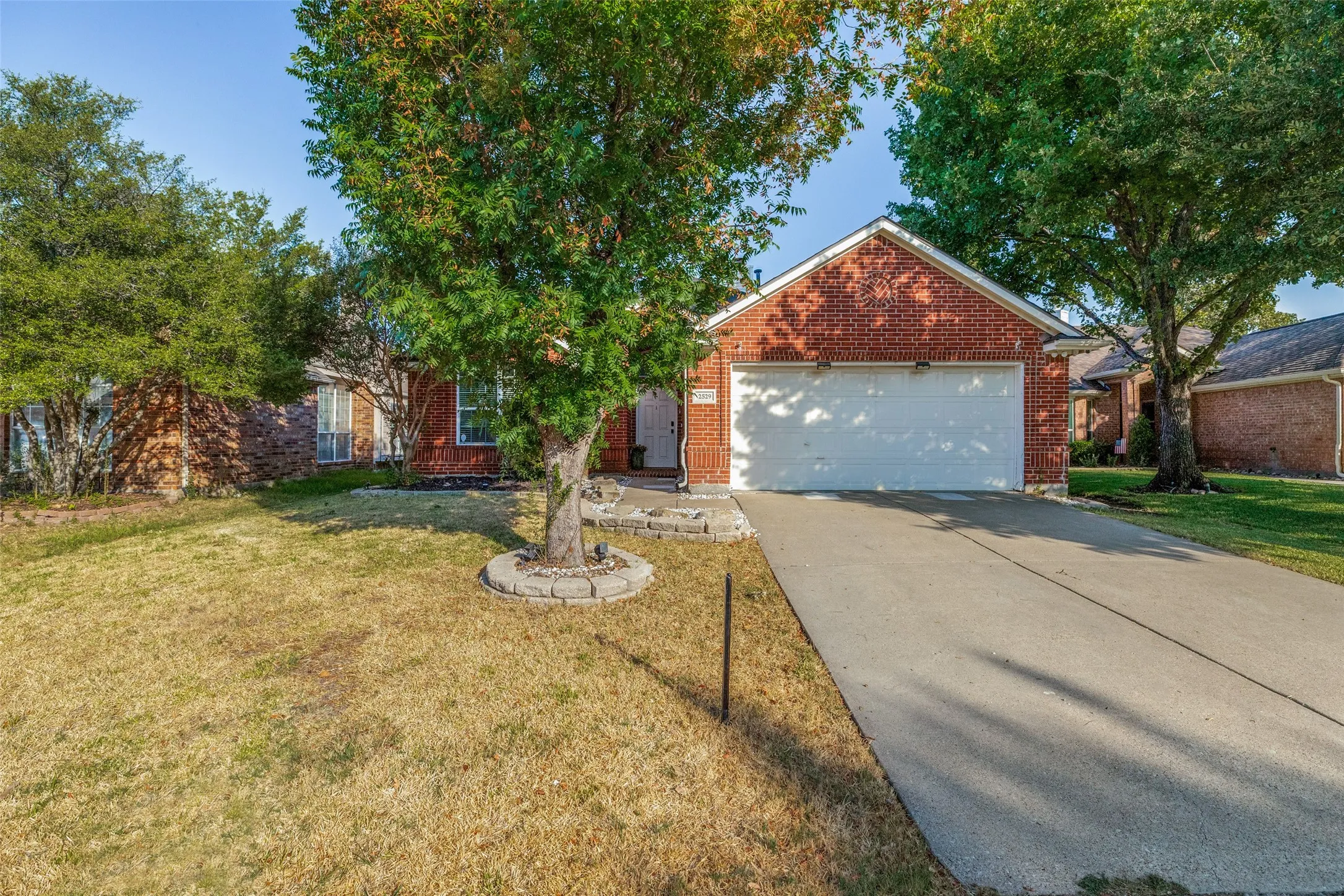 Single Family Residence For Sale in Denton County , 2529 Persimmon Drive, Little Elm, Texas 75068, 3 Bedroom, 2 Bathroom, 2 Garage spaces, 1,605 Sqft, built in 2002, mls#21376284, Real Estate Agent in Little Elm, Homes For Sale in Denton county, Homes For Sale in Little Elm, Realtor in Little Elm Texas, Real Estate Brokerage Independent Realty Texas, Luminita Cordes Realtor