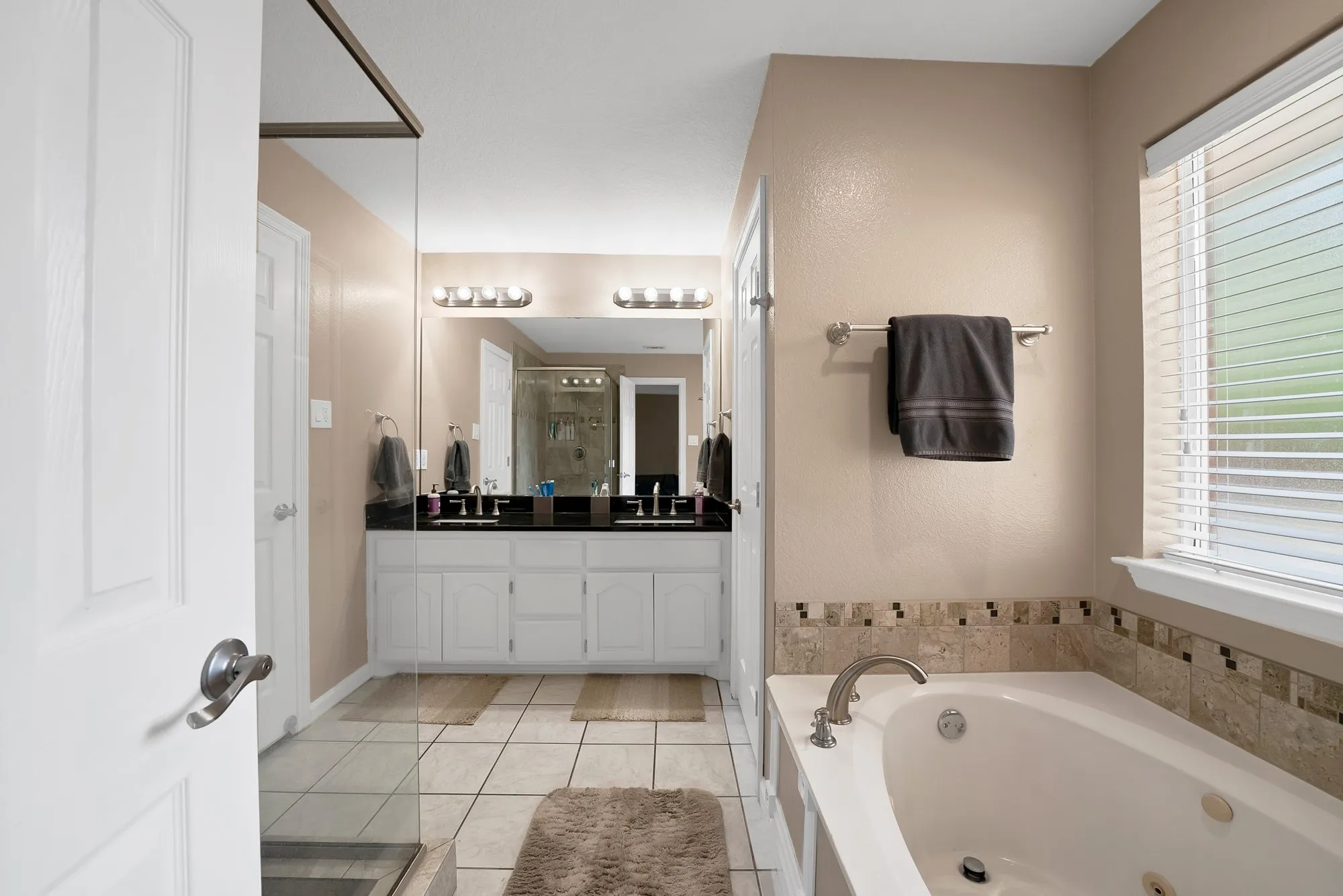 Single Family Residence For Sale in Ellis County , 317 Anita Lane, Waxahachie, Texas 75165, 4 Bedroom, 2 Bathroom, 2 Garage spaces, 1,666 Sqft, built in 1997, mls#21375793, Real Estate Agent in Waxahachie, Homes For Sale in Ellis county, Homes For Sale in Waxahachie, Realtor in Waxahachie Texas, Real Estate Brokerage Independent Realty Texas, Luminita Cordes Realtor