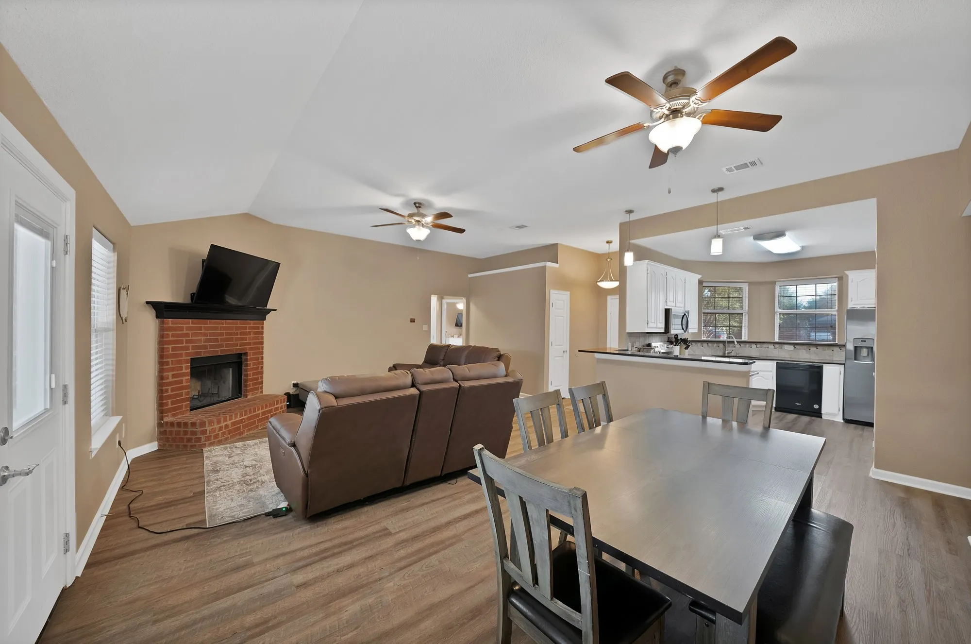 Single Family Residence For Sale in Ellis County , 317 Anita Lane, Waxahachie, Texas 75165, 4 Bedroom, 2 Bathroom, 2 Garage spaces, 1,666 Sqft, built in 1997, mls#21375793, Real Estate Agent in Waxahachie, Homes For Sale in Ellis county, Homes For Sale in Waxahachie, Realtor in Waxahachie Texas, Real Estate Brokerage Independent Realty Texas, Luminita Cordes Realtor