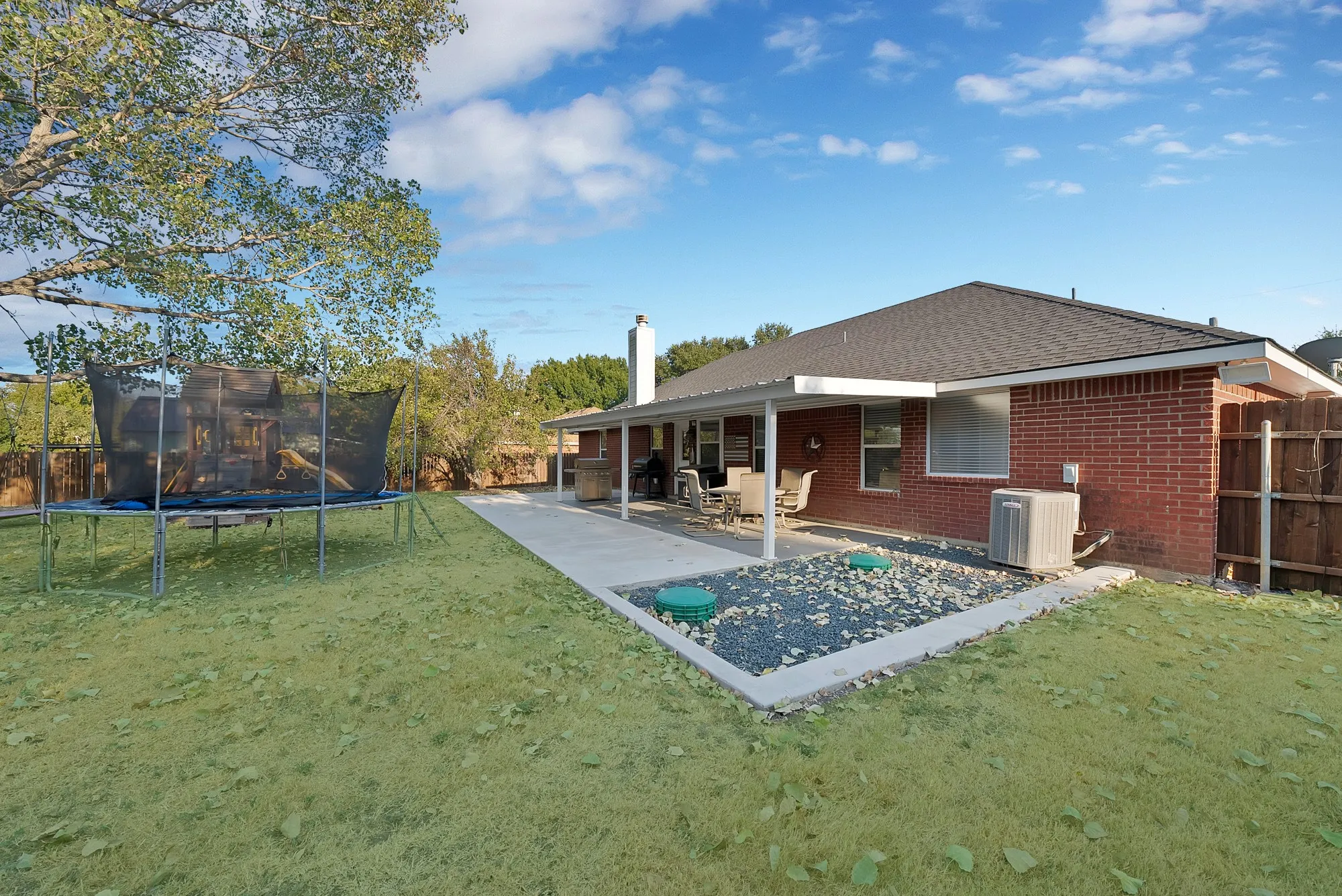 Single Family Residence For Sale in Ellis County , 317 Anita Lane, Waxahachie, Texas 75165, 4 Bedroom, 2 Bathroom, 2 Garage spaces, 1,666 Sqft, built in 1997, mls#21375793, Real Estate Agent in Waxahachie, Homes For Sale in Ellis county, Homes For Sale in Waxahachie, Realtor in Waxahachie Texas, Real Estate Brokerage Independent Realty Texas, Luminita Cordes Realtor