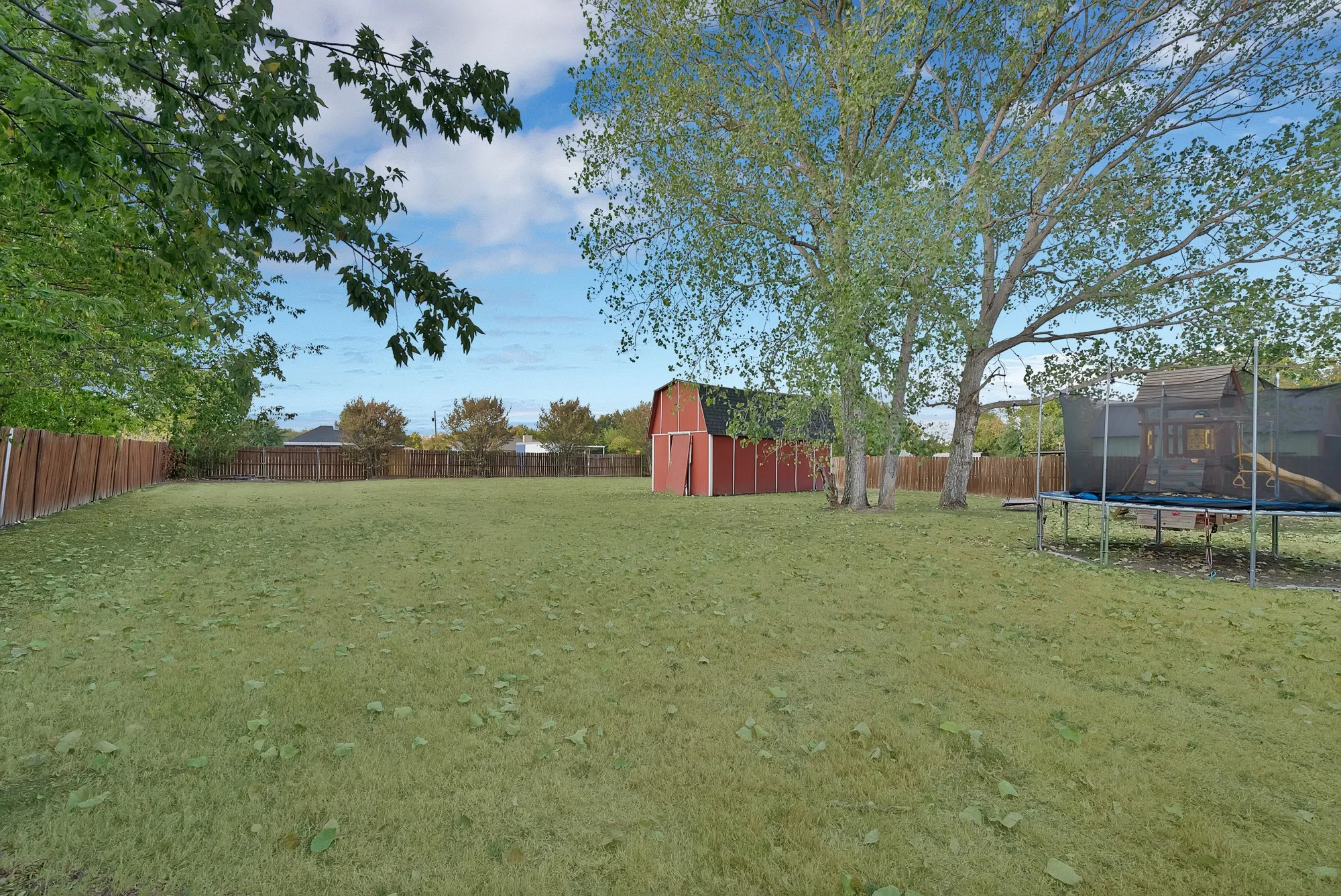 Single Family Residence For Sale in Ellis County , 317 Anita Lane, Waxahachie, Texas 75165, 4 Bedroom, 2 Bathroom, 2 Garage spaces, 1,666 Sqft, built in 1997, mls#21375793, Real Estate Agent in Waxahachie, Homes For Sale in Ellis county, Homes For Sale in Waxahachie, Realtor in Waxahachie Texas, Real Estate Brokerage Independent Realty Texas, Luminita Cordes Realtor