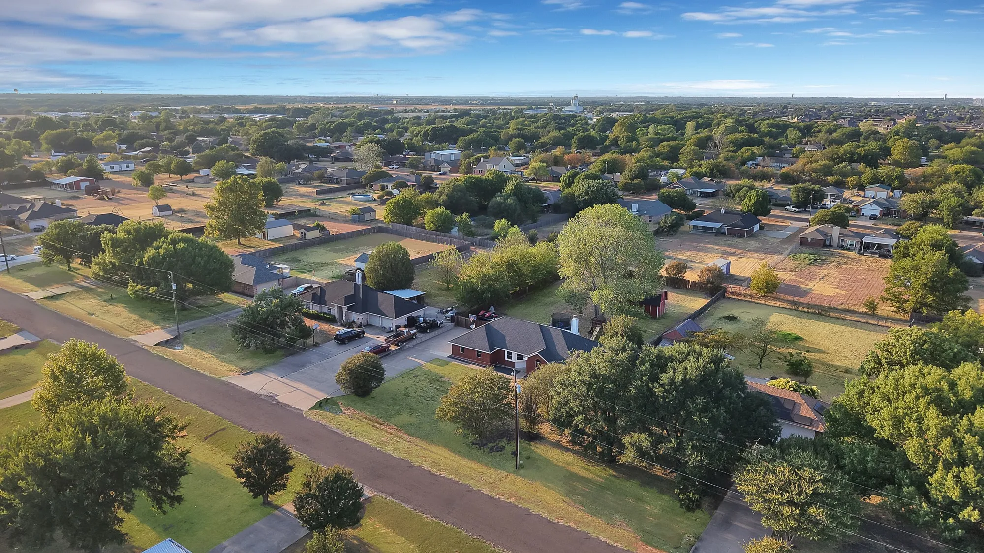 Single Family Residence For Sale in Ellis County , 317 Anita Lane, Waxahachie, Texas 75165, 4 Bedroom, 2 Bathroom, 2 Garage spaces, 1,666 Sqft, built in 1997, mls#21375793, Real Estate Agent in Waxahachie, Homes For Sale in Ellis county, Homes For Sale in Waxahachie, Realtor in Waxahachie Texas, Real Estate Brokerage Independent Realty Texas, Luminita Cordes Realtor