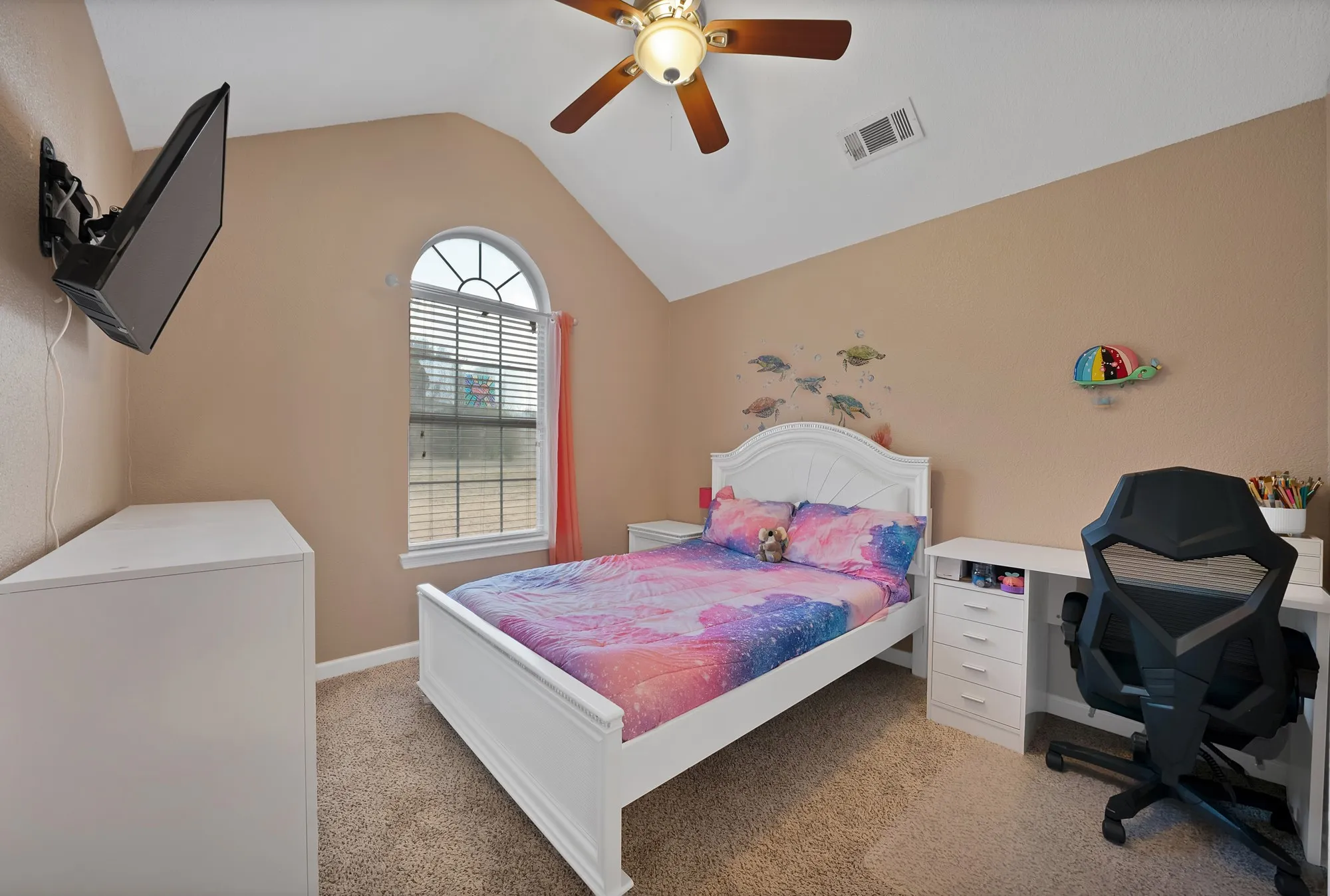 Single Family Residence For Sale in Ellis County , 317 Anita Lane, Waxahachie, Texas 75165, 4 Bedroom, 2 Bathroom, 2 Garage spaces, 1,666 Sqft, built in 1997, mls#21375793, Real Estate Agent in Waxahachie, Homes For Sale in Ellis county, Homes For Sale in Waxahachie, Realtor in Waxahachie Texas, Real Estate Brokerage Independent Realty Texas, Luminita Cordes Realtor