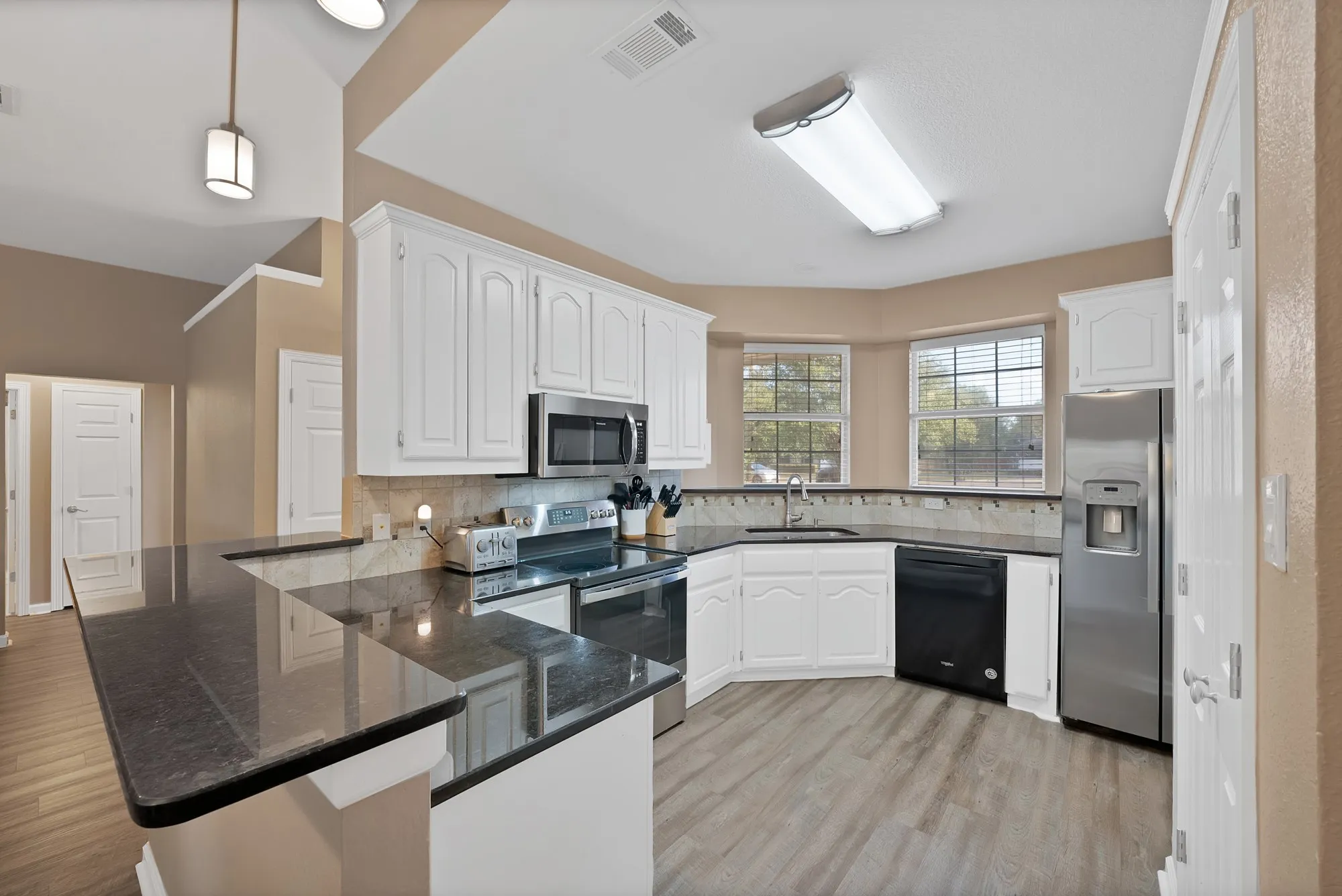 Single Family Residence For Sale in Ellis County , 317 Anita Lane, Waxahachie, Texas 75165, 4 Bedroom, 2 Bathroom, 2 Garage spaces, 1,666 Sqft, built in 1997, mls#21375793, Real Estate Agent in Waxahachie, Homes For Sale in Ellis county, Homes For Sale in Waxahachie, Realtor in Waxahachie Texas, Real Estate Brokerage Independent Realty Texas, Luminita Cordes Realtor