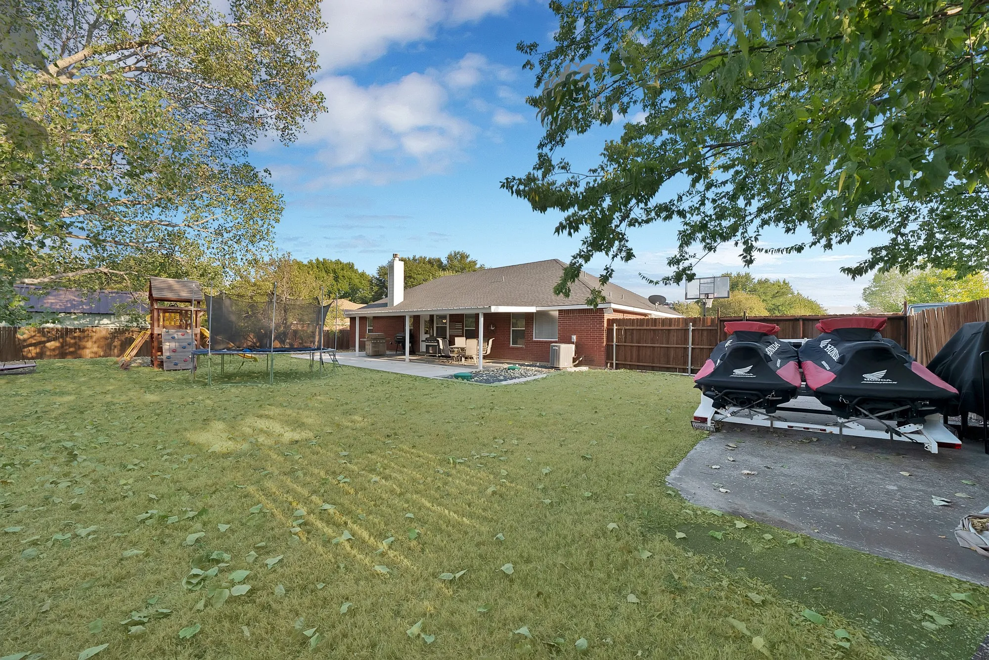 Single Family Residence For Sale in Ellis County , 317 Anita Lane, Waxahachie, Texas 75165, 4 Bedroom, 2 Bathroom, 2 Garage spaces, 1,666 Sqft, built in 1997, mls#21375793, Real Estate Agent in Waxahachie, Homes For Sale in Ellis county, Homes For Sale in Waxahachie, Realtor in Waxahachie Texas, Real Estate Brokerage Independent Realty Texas, Luminita Cordes Realtor