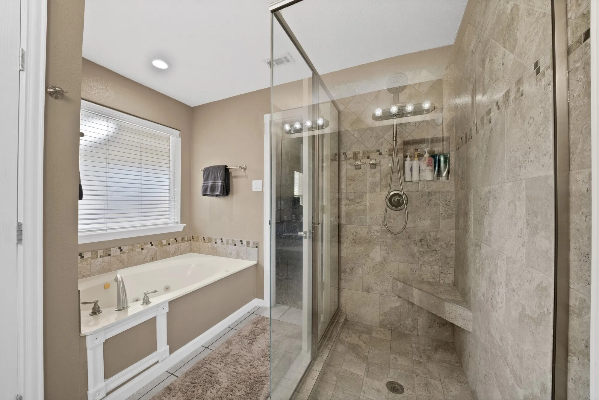 Single Family Residence For Sale in Ellis County , 317 Anita Lane, Waxahachie, Texas 75165, 4 Bedroom, 2 Bathroom, 2 Garage spaces, 1,666 Sqft, built in 1997, mls#21375793, Real Estate Agent in Waxahachie, Homes For Sale in Ellis county, Homes For Sale in Waxahachie, Realtor in Waxahachie Texas, Real Estate Brokerage Independent Realty Texas, Luminita Cordes Realtor