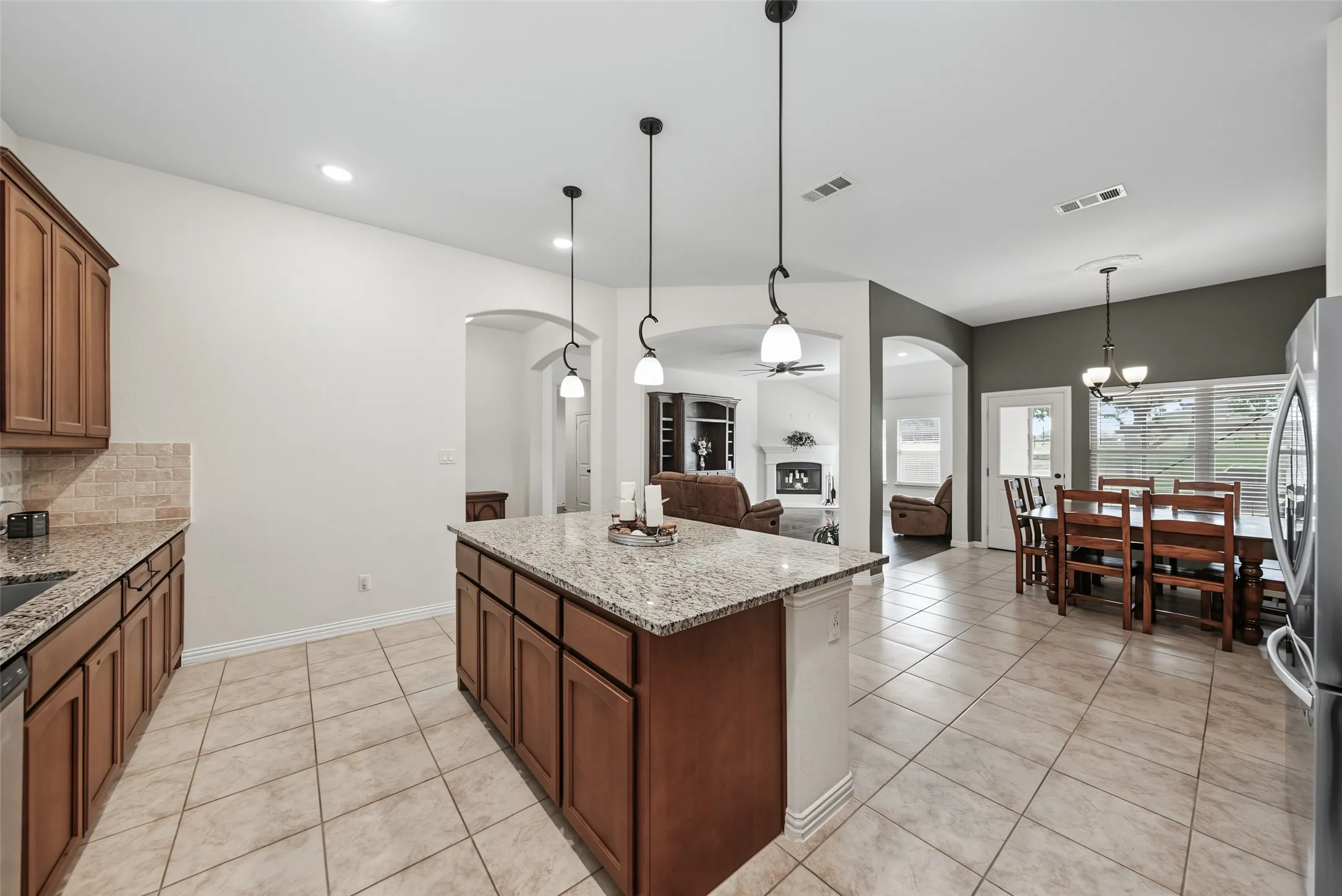 Single Family Residence For Sale in Wise County , 1268 County Road 4797, Springtown, Texas 76082, 4 Bedroom, 2 Bathroom, 2 Garage spaces, 2,139 Sqft, built in 2020, mls#21376194, Real Estate Agent in Springtown, Homes For Sale in Wise county, Homes For Sale in Springtown, Realtor in Springtown Texas, Real Estate Brokerage Independent Realty Texas, Luminita Cordes Realtor