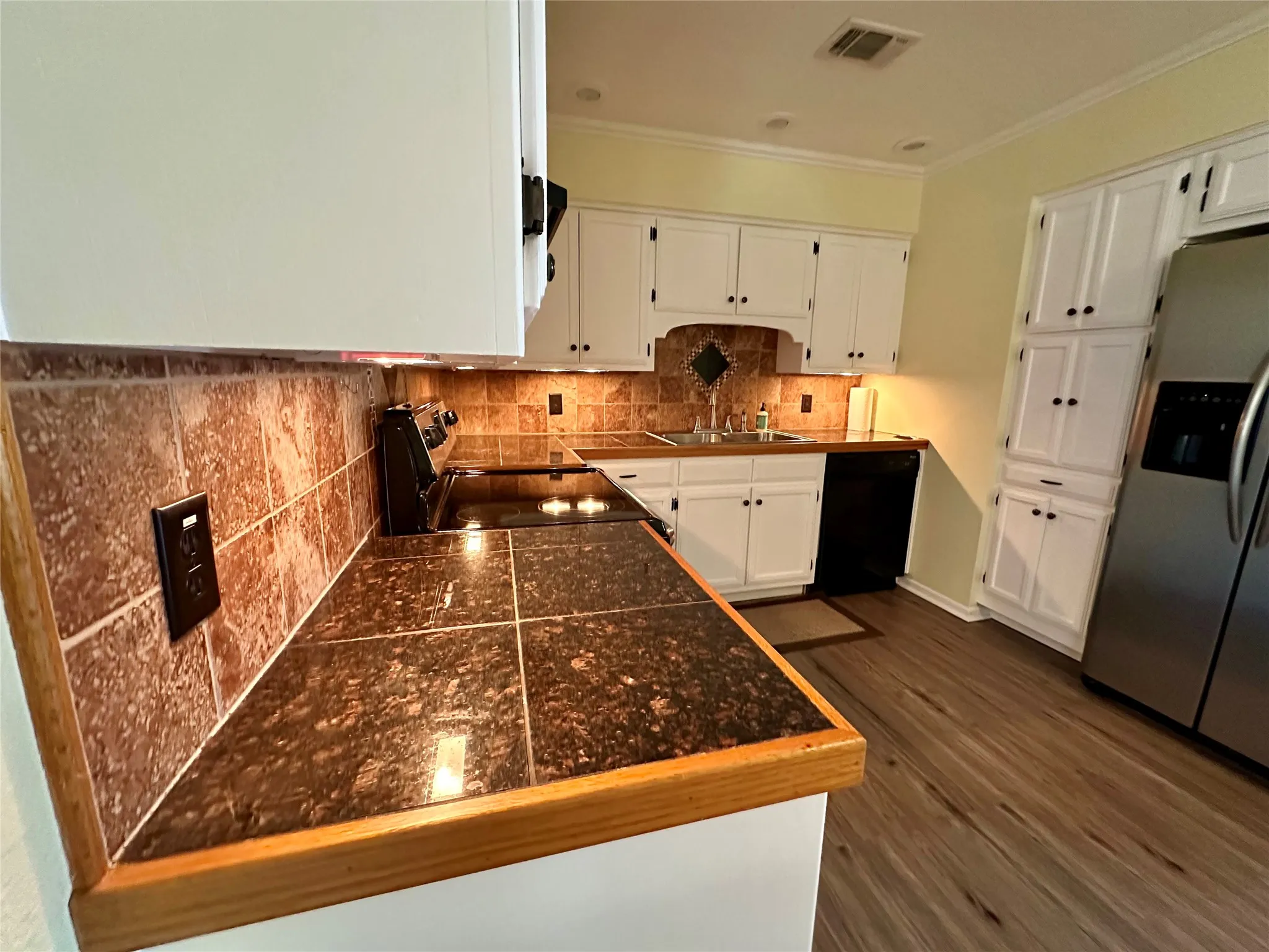 Single Family Residence For Sale in Brown County , 102 Mockingbird Circle, Early, Texas 76802, 3 Bedroom, 2 Bathroom, 1 Garage spaces, 1,377 Sqft, built in 1980, mls#21376291, Real Estate Agent in Early, Homes For Sale in Brown county, Homes For Sale in Early, Realtor in Early Texas, Real Estate Brokerage Independent Realty Texas, Luminita Cordes Realtor