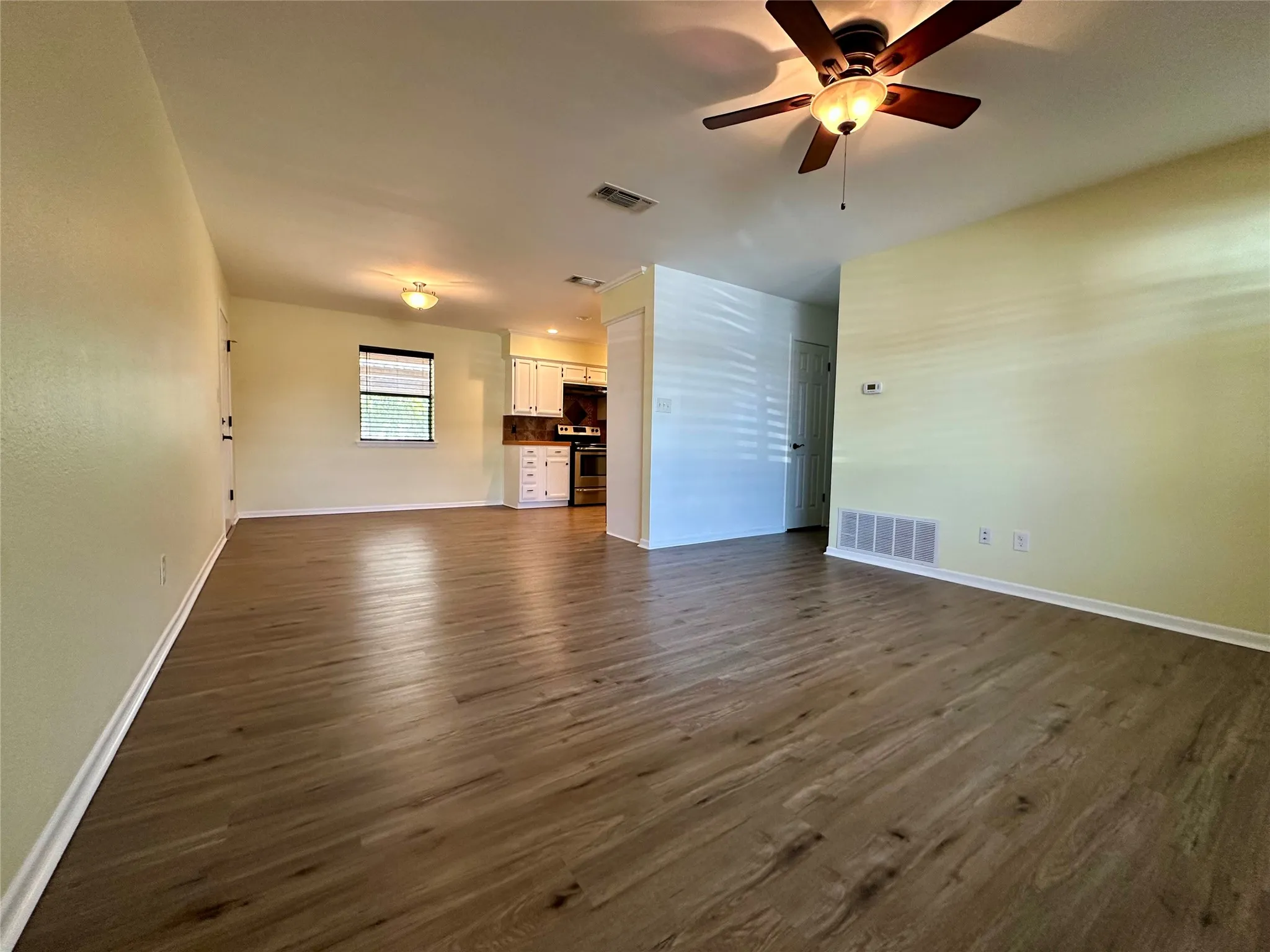 Single Family Residence For Sale in Brown County , 102 Mockingbird Circle, Early, Texas 76802, 3 Bedroom, 2 Bathroom, 1 Garage spaces, 1,377 Sqft, built in 1980, mls#21376291, Real Estate Agent in Early, Homes For Sale in Brown county, Homes For Sale in Early, Realtor in Early Texas, Real Estate Brokerage Independent Realty Texas, Luminita Cordes Realtor