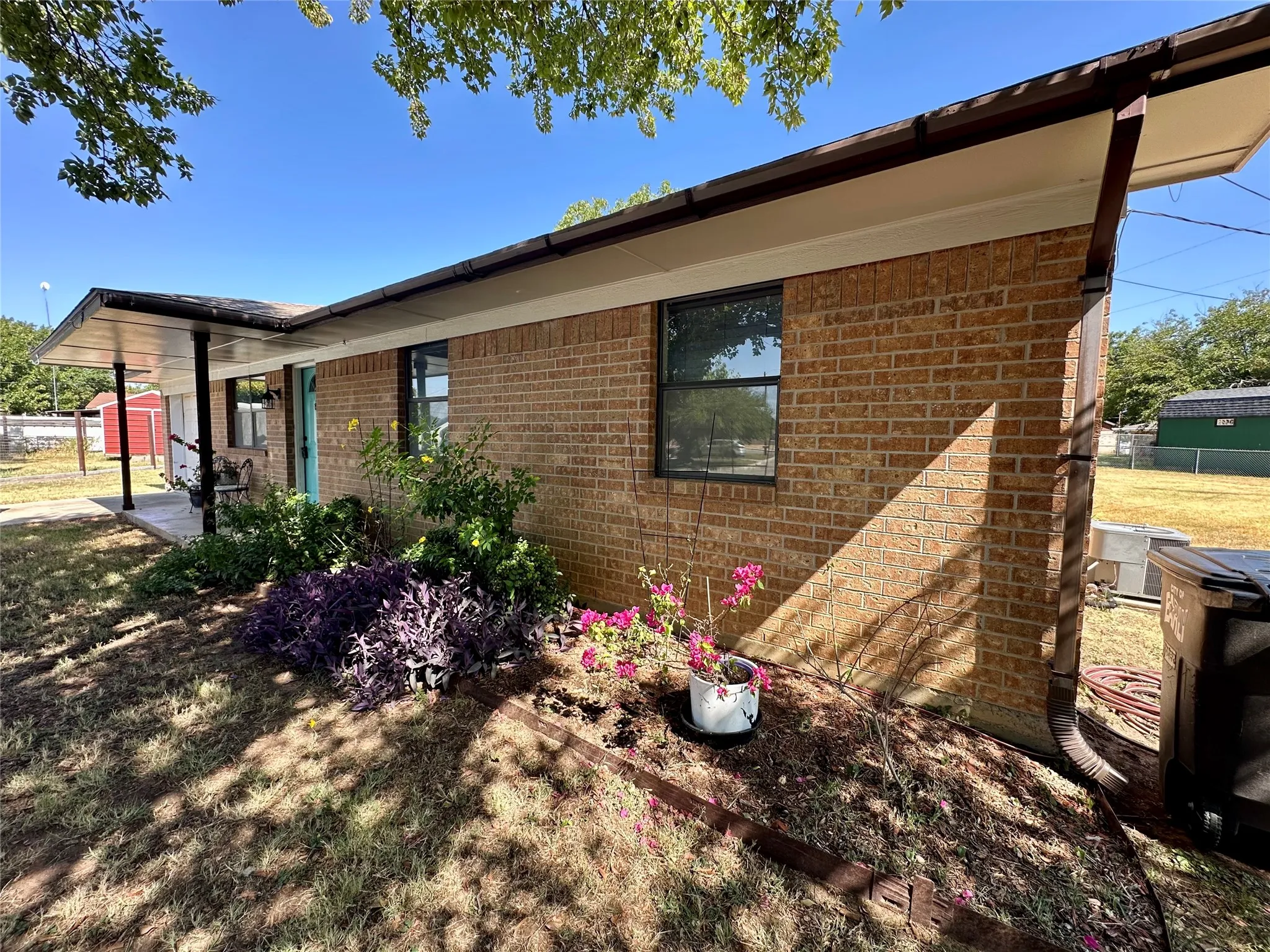 Single Family Residence For Sale in Brown County , 102 Mockingbird Circle, Early, Texas 76802, 3 Bedroom, 2 Bathroom, 1 Garage spaces, 1,377 Sqft, built in 1980, mls#21376291, Real Estate Agent in Early, Homes For Sale in Brown county, Homes For Sale in Early, Realtor in Early Texas, Real Estate Brokerage Independent Realty Texas, Luminita Cordes Realtor