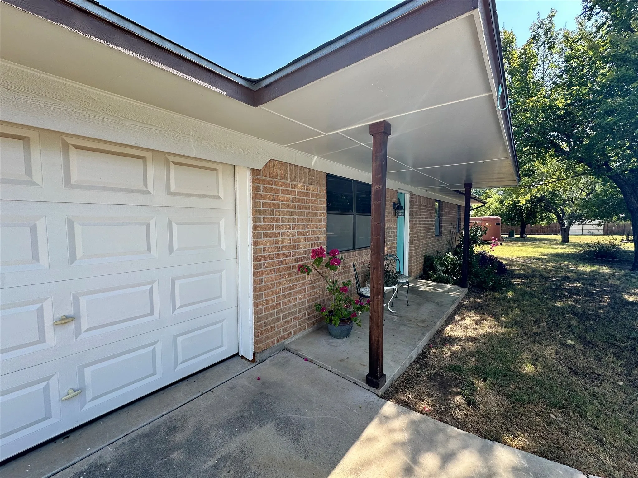 Single Family Residence For Sale in Brown County , 102 Mockingbird Circle, Early, Texas 76802, 3 Bedroom, 2 Bathroom, 1 Garage spaces, 1,377 Sqft, built in 1980, mls#21376291, Real Estate Agent in Early, Homes For Sale in Brown county, Homes For Sale in Early, Realtor in Early Texas, Real Estate Brokerage Independent Realty Texas, Luminita Cordes Realtor