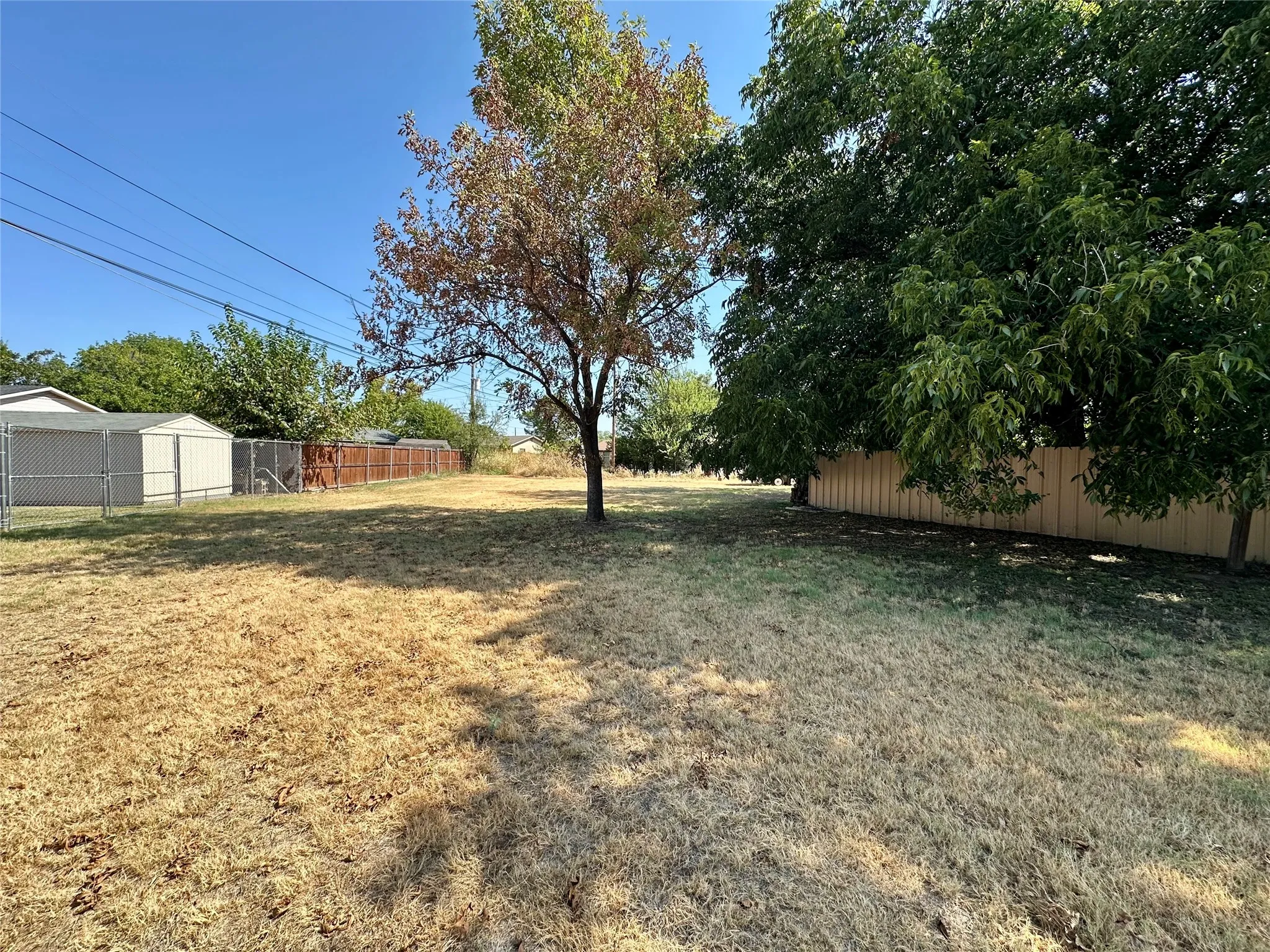 Single Family Residence For Sale in Brown County , 102 Mockingbird Circle, Early, Texas 76802, 3 Bedroom, 2 Bathroom, 1 Garage spaces, 1,377 Sqft, built in 1980, mls#21376291, Real Estate Agent in Early, Homes For Sale in Brown county, Homes For Sale in Early, Realtor in Early Texas, Real Estate Brokerage Independent Realty Texas, Luminita Cordes Realtor