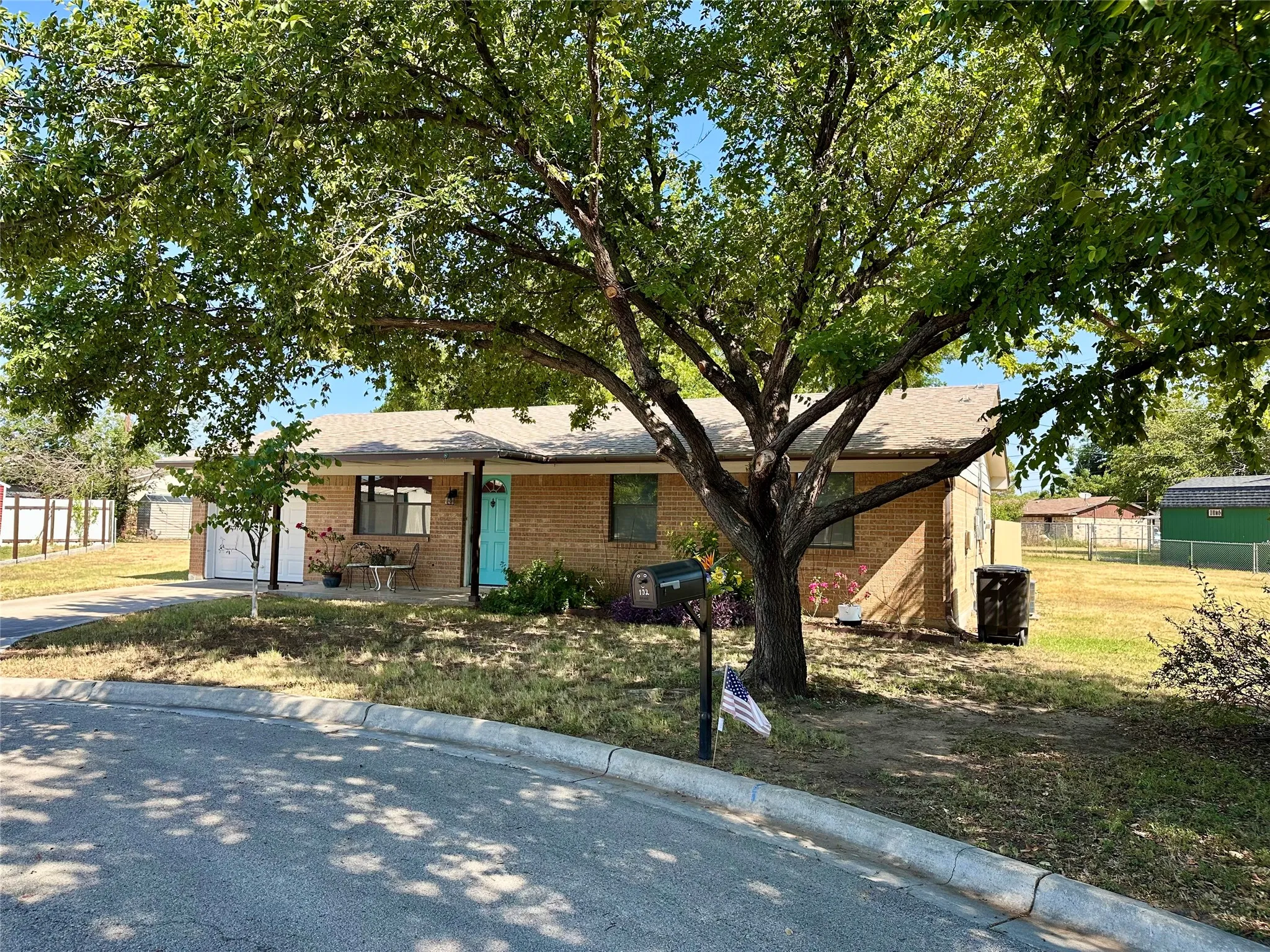 Single Family Residence For Sale in Brown County , 102 Mockingbird Circle, Early, Texas 76802, 3 Bedroom, 2 Bathroom, 1 Garage spaces, 1,377 Sqft, built in 1980, mls#21376291, Real Estate Agent in Early, Homes For Sale in Brown county, Homes For Sale in Early, Realtor in Early Texas, Real Estate Brokerage Independent Realty Texas, Luminita Cordes Realtor