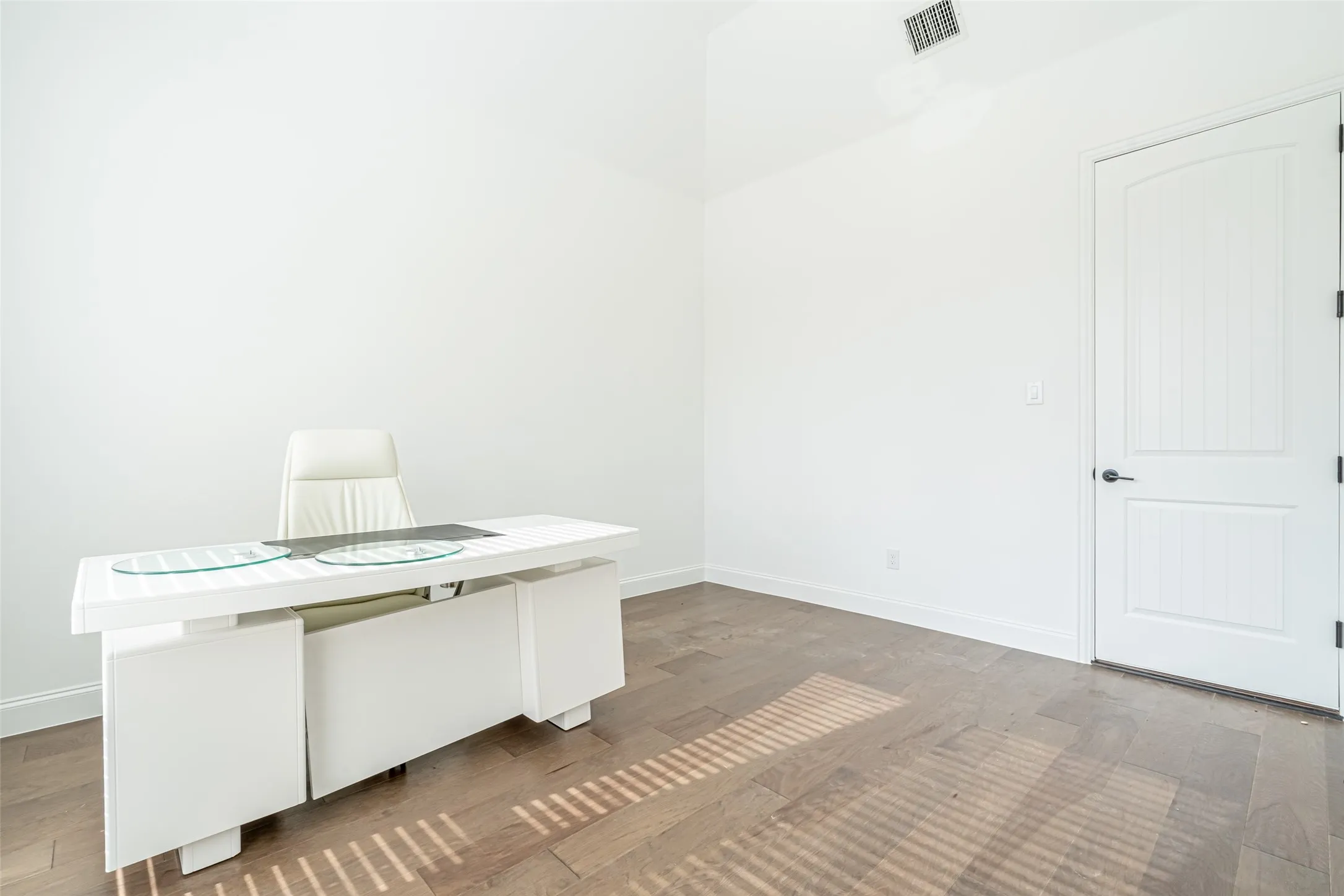 Single Family Residence For Rent in Tarrant County , 4109 Frontera Vista Drive, Fort Worth, Texas 76179, 5 Bedroom, 4 Bathroom, 3 Garage spaces, 4,650 Sqft, built in 2022, mls#21374507, Real Estate Agent in Fort Worth, Homes For Rent in Tarrant county, Homes For Rent in Fort Worth, Realtor in Fort Worth Texas, Real Estate Brokerage Independent Realty Texas, Luminita Cordes Realtor