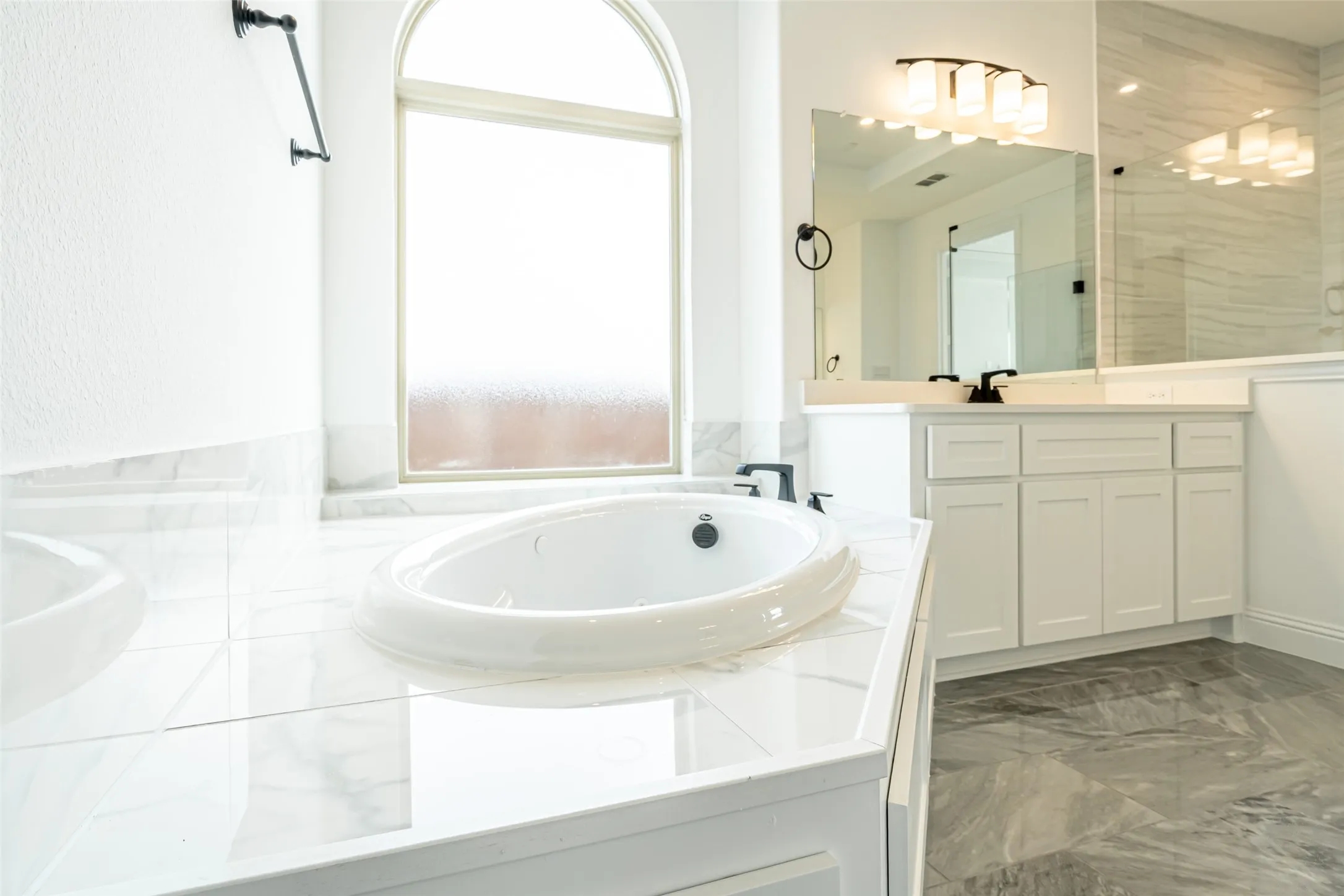 Single Family Residence For Rent in Tarrant County , 4109 Frontera Vista Drive, Fort Worth, Texas 76179, 5 Bedroom, 4 Bathroom, 3 Garage spaces, 4,650 Sqft, built in 2022, mls#21374507, Real Estate Agent in Fort Worth, Homes For Rent in Tarrant county, Homes For Rent in Fort Worth, Realtor in Fort Worth Texas, Real Estate Brokerage Independent Realty Texas, Luminita Cordes Realtor