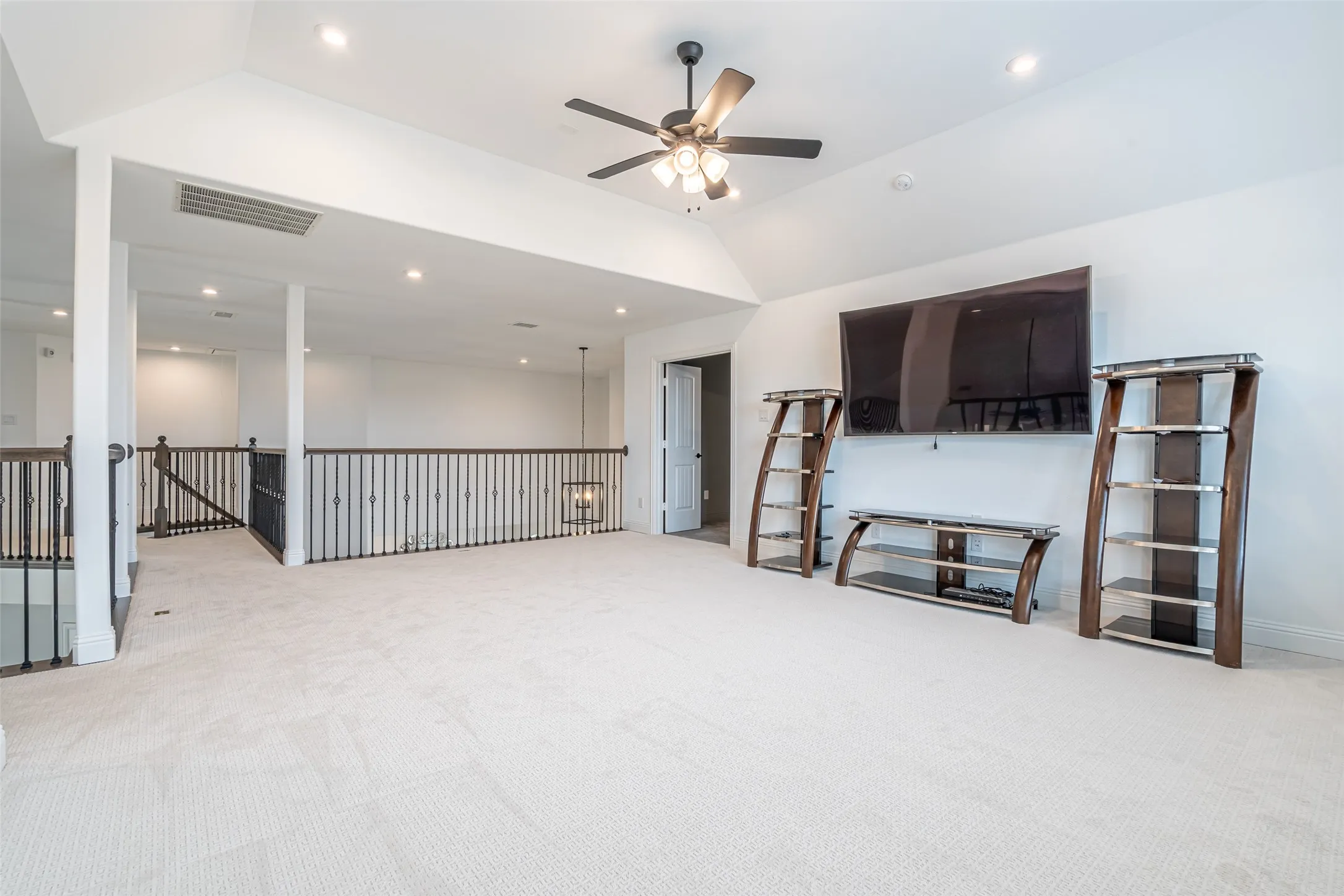 Single Family Residence For Rent in Tarrant County , 4109 Frontera Vista Drive, Fort Worth, Texas 76179, 5 Bedroom, 4 Bathroom, 3 Garage spaces, 4,650 Sqft, built in 2022, mls#21374507, Real Estate Agent in Fort Worth, Homes For Rent in Tarrant county, Homes For Rent in Fort Worth, Realtor in Fort Worth Texas, Real Estate Brokerage Independent Realty Texas, Luminita Cordes Realtor