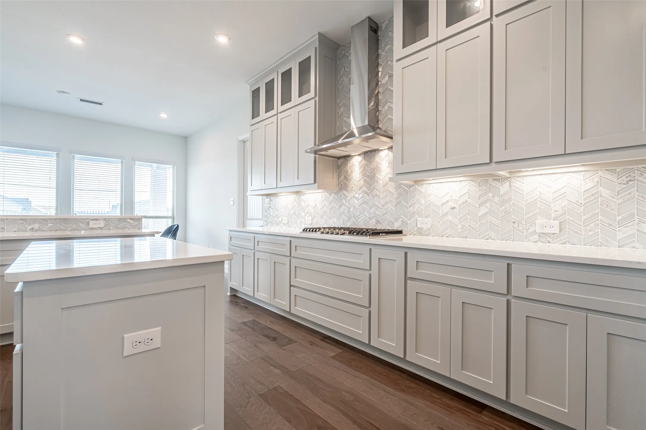 Single Family Residence For Rent in Tarrant County , 4109 Frontera Vista Drive, Fort Worth, Texas 76179, 5 Bedroom, 4 Bathroom, 3 Garage spaces, 4,650 Sqft, built in 2022, mls#21374507, Real Estate Agent in Fort Worth, Homes For Rent in Tarrant county, Homes For Rent in Fort Worth, Realtor in Fort Worth Texas, Real Estate Brokerage Independent Realty Texas, Luminita Cordes Realtor