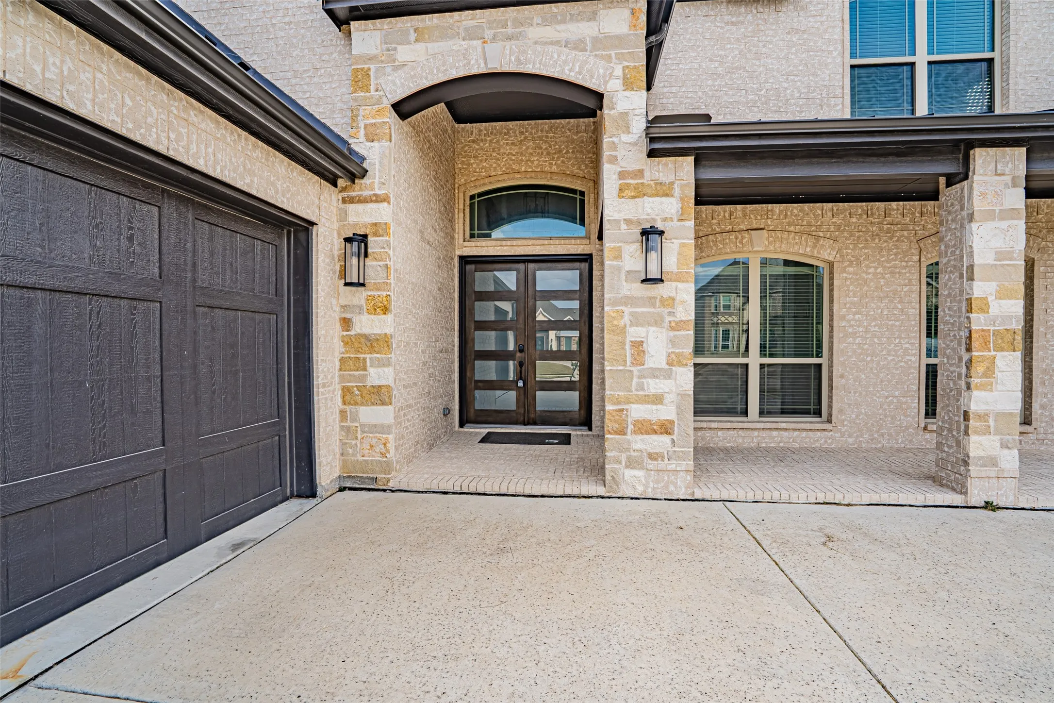 Single Family Residence For Rent in Tarrant County , 4109 Frontera Vista Drive, Fort Worth, Texas 76179, 5 Bedroom, 4 Bathroom, 3 Garage spaces, 4,650 Sqft, built in 2022, mls#21374507, Real Estate Agent in Fort Worth, Homes For Rent in Tarrant county, Homes For Rent in Fort Worth, Realtor in Fort Worth Texas, Real Estate Brokerage Independent Realty Texas, Luminita Cordes Realtor