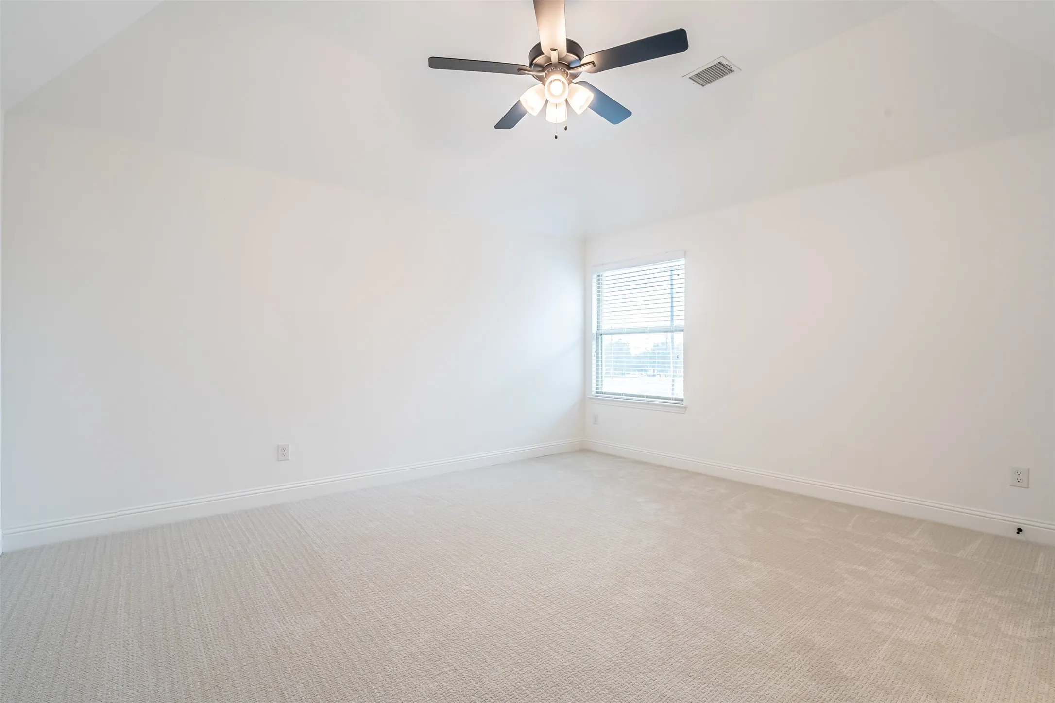 Single Family Residence For Rent in Tarrant County , 4109 Frontera Vista Drive, Fort Worth, Texas 76179, 5 Bedroom, 4 Bathroom, 3 Garage spaces, 4,650 Sqft, built in 2022, mls#21374507, Real Estate Agent in Fort Worth, Homes For Rent in Tarrant county, Homes For Rent in Fort Worth, Realtor in Fort Worth Texas, Real Estate Brokerage Independent Realty Texas, Luminita Cordes Realtor