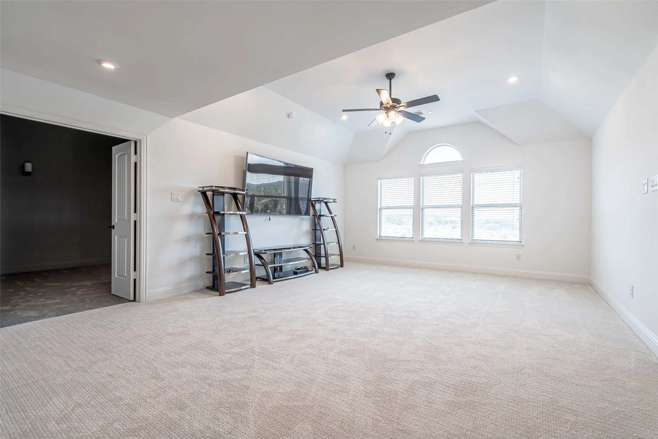 Single Family Residence For Rent in Tarrant County , 4109 Frontera Vista Drive, Fort Worth, Texas 76179, 5 Bedroom, 4 Bathroom, 3 Garage spaces, 4,650 Sqft, built in 2022, mls#21374507, Real Estate Agent in Fort Worth, Homes For Rent in Tarrant county, Homes For Rent in Fort Worth, Realtor in Fort Worth Texas, Real Estate Brokerage Independent Realty Texas, Luminita Cordes Realtor