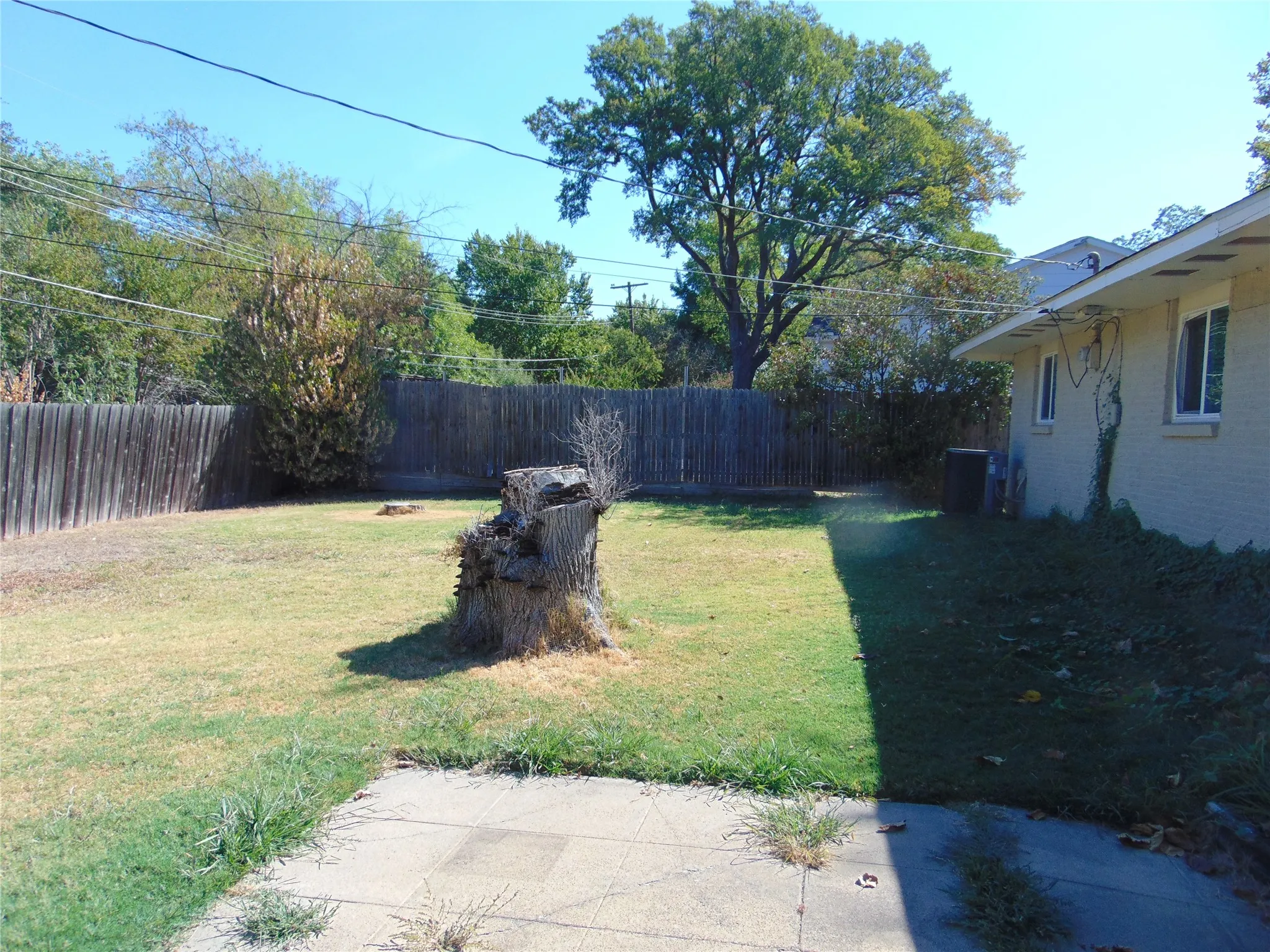 Single Family Residence For Sale in Dallas County , 3655 Pallos Verdas Drive, Dallas, Texas 75229, 3 Bedroom, 2 Bathroom, 2 Garage spaces, 1,705 Sqft, built in 1958, mls#21376296, Real Estate Agent in Dallas, Homes For Sale in Dallas county, Homes For Sale in Dallas, Realtor in Dallas Texas, Real Estate Brokerage Independent Realty Texas, Luminita Cordes Realtor