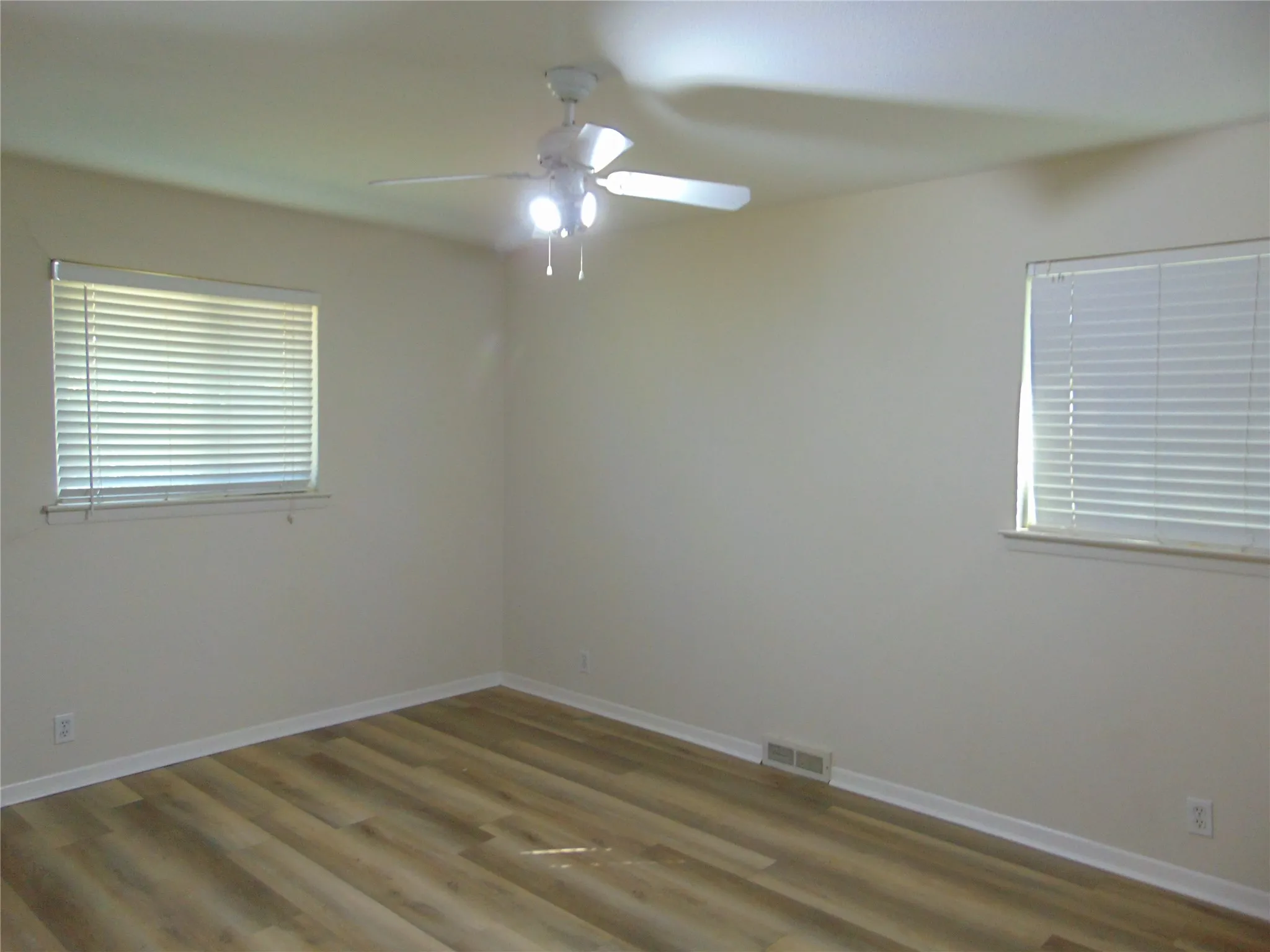 Single Family Residence For Sale in Dallas County , 3655 Pallos Verdas Drive, Dallas, Texas 75229, 3 Bedroom, 2 Bathroom, 2 Garage spaces, 1,705 Sqft, built in 1958, mls#21376296, Real Estate Agent in Dallas, Homes For Sale in Dallas county, Homes For Sale in Dallas, Realtor in Dallas Texas, Real Estate Brokerage Independent Realty Texas, Luminita Cordes Realtor