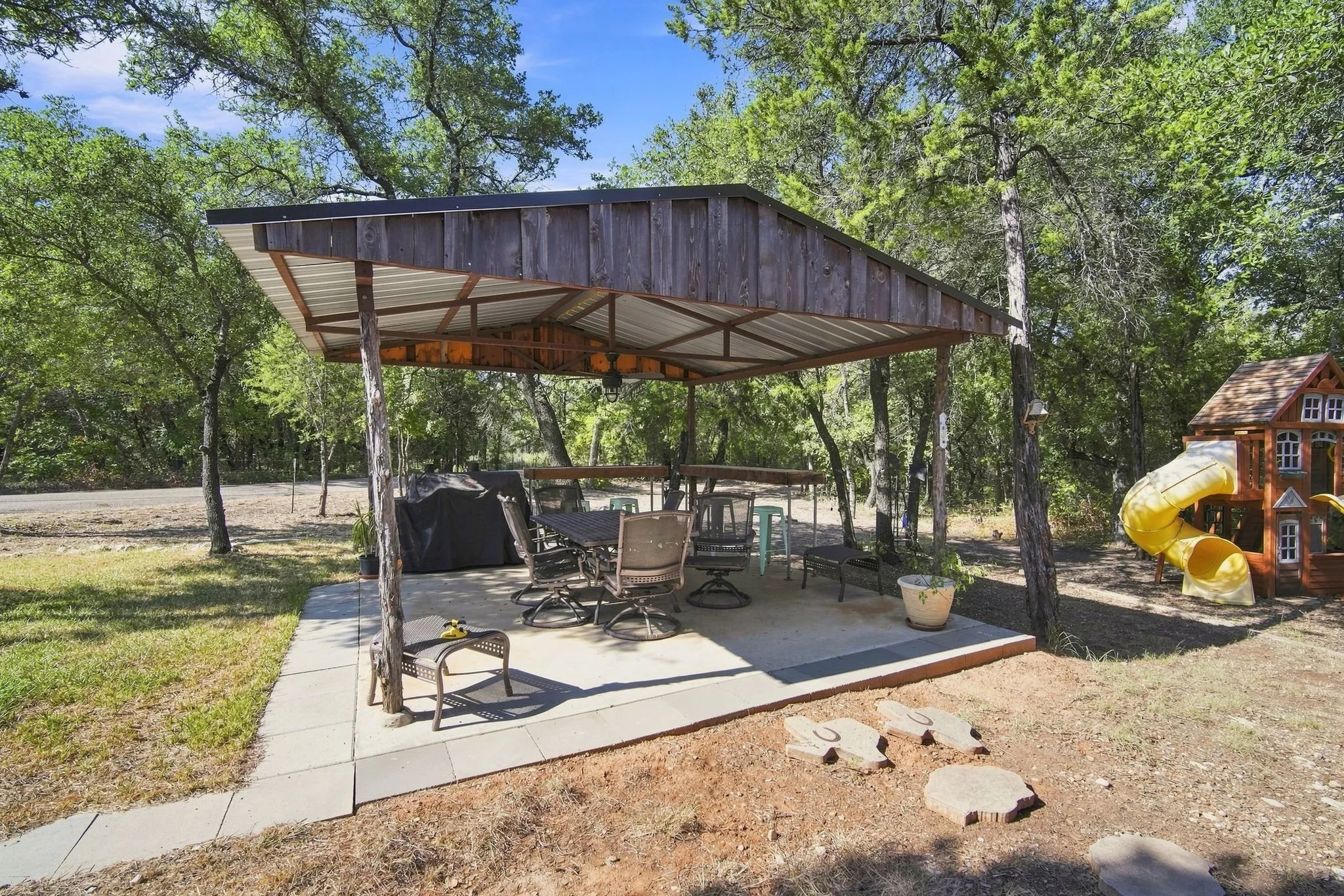 Single Family Residence For Sale in Bosque County , 259 County Road 1409, Morgan, Texas 76671, 3 Bedroom, 3 Bathroom, 2 Garage spaces, 2,544 Sqft, built in 2014, mls#21374299, Real Estate Agent in Morgan, Homes For Sale in Bosque county, Homes For Sale in Morgan, Realtor in Morgan Texas, Real Estate Brokerage Independent Realty Texas, Luminita Cordes Realtor