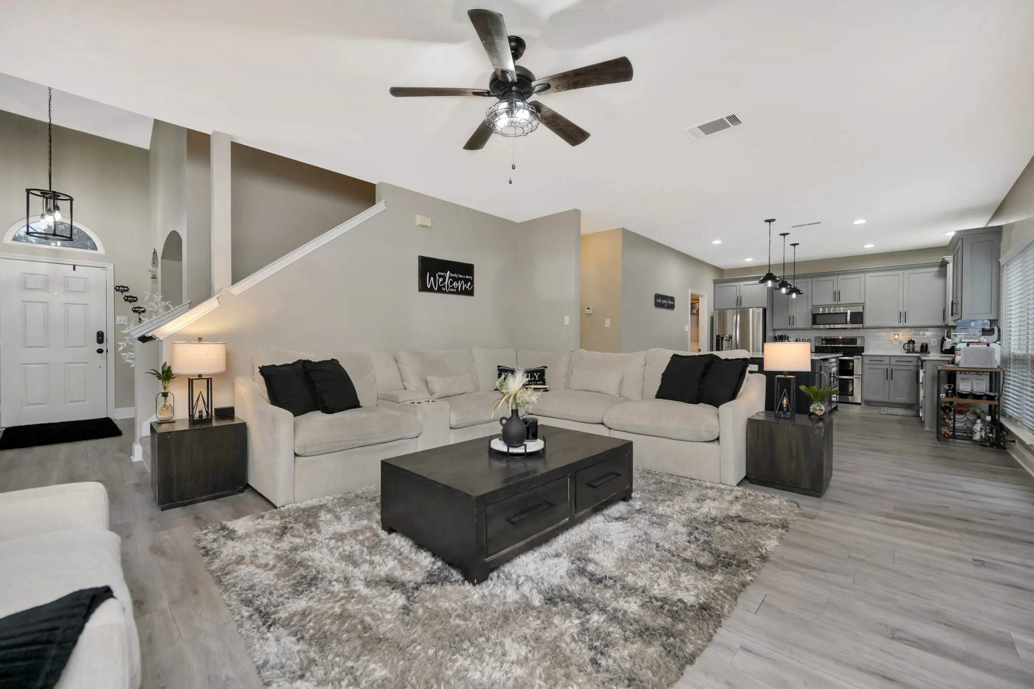 Single Family Residence For Sale in Denton County , 102 Lakeway Lane, Justin, Texas 76247, 4 Bedroom, 3 Bathroom, 2 Garage spaces, 2,107 Sqft, built in 2001, mls#21370571, Real Estate Agent in Justin, Homes For Sale in Denton county, Homes For Sale in Justin, Realtor in Justin Texas, Real Estate Brokerage Independent Realty Texas, Luminita Cordes Realtor