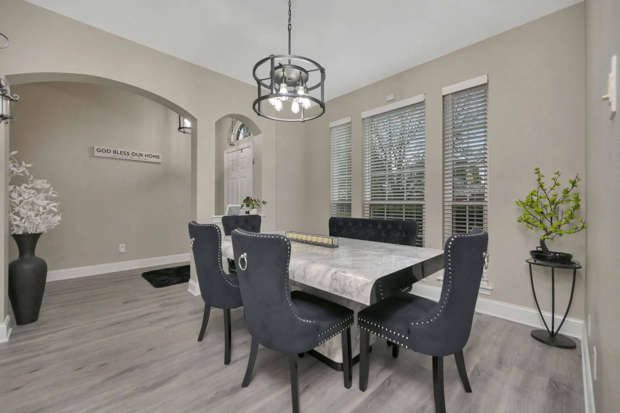 Single Family Residence For Sale in Denton County , 102 Lakeway Lane, Justin, Texas 76247, 4 Bedroom, 3 Bathroom, 2 Garage spaces, 2,107 Sqft, built in 2001, mls#21370571, Real Estate Agent in Justin, Homes For Sale in Denton county, Homes For Sale in Justin, Realtor in Justin Texas, Real Estate Brokerage Independent Realty Texas, Luminita Cordes Realtor