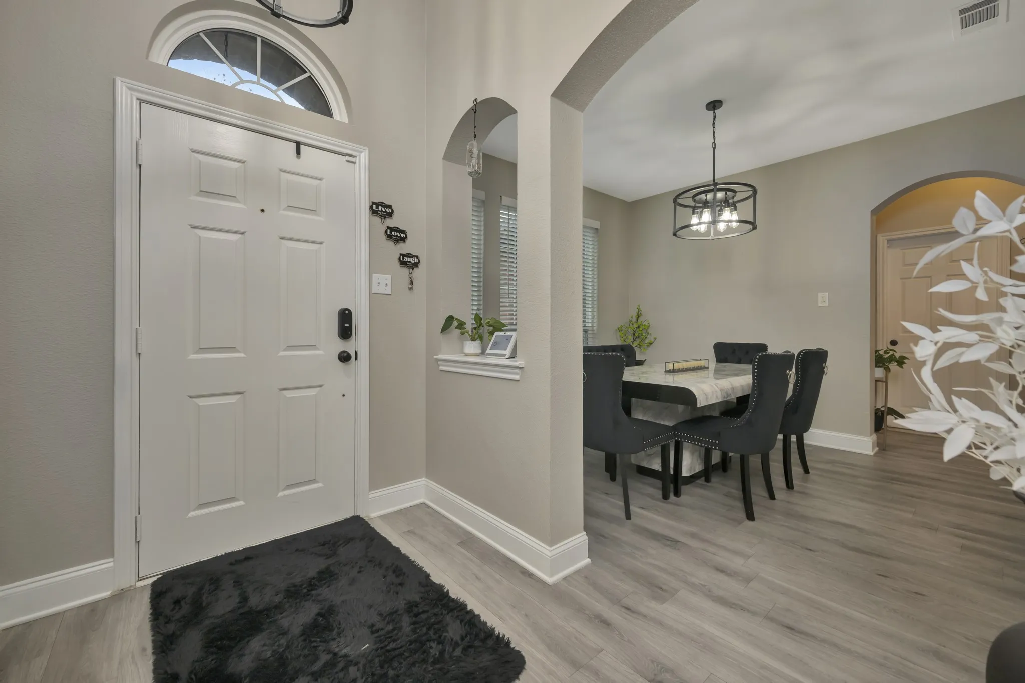 Single Family Residence For Sale in Denton County , 102 Lakeway Lane, Justin, Texas 76247, 4 Bedroom, 3 Bathroom, 2 Garage spaces, 2,107 Sqft, built in 2001, mls#21370571, Real Estate Agent in Justin, Homes For Sale in Denton county, Homes For Sale in Justin, Realtor in Justin Texas, Real Estate Brokerage Independent Realty Texas, Luminita Cordes Realtor