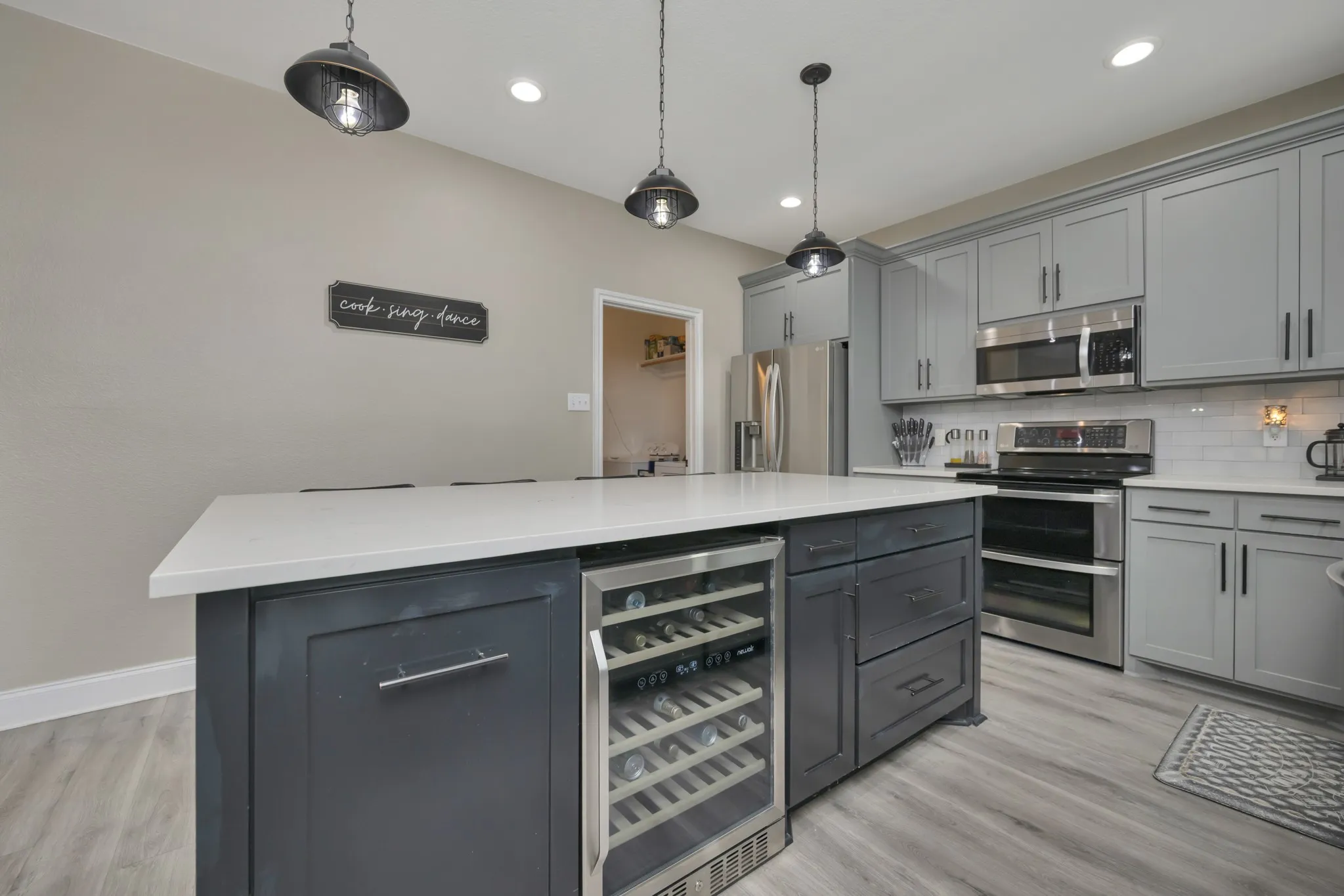 Single Family Residence For Sale in Denton County , 102 Lakeway Lane, Justin, Texas 76247, 4 Bedroom, 3 Bathroom, 2 Garage spaces, 2,107 Sqft, built in 2001, mls#21370571, Real Estate Agent in Justin, Homes For Sale in Denton county, Homes For Sale in Justin, Realtor in Justin Texas, Real Estate Brokerage Independent Realty Texas, Luminita Cordes Realtor