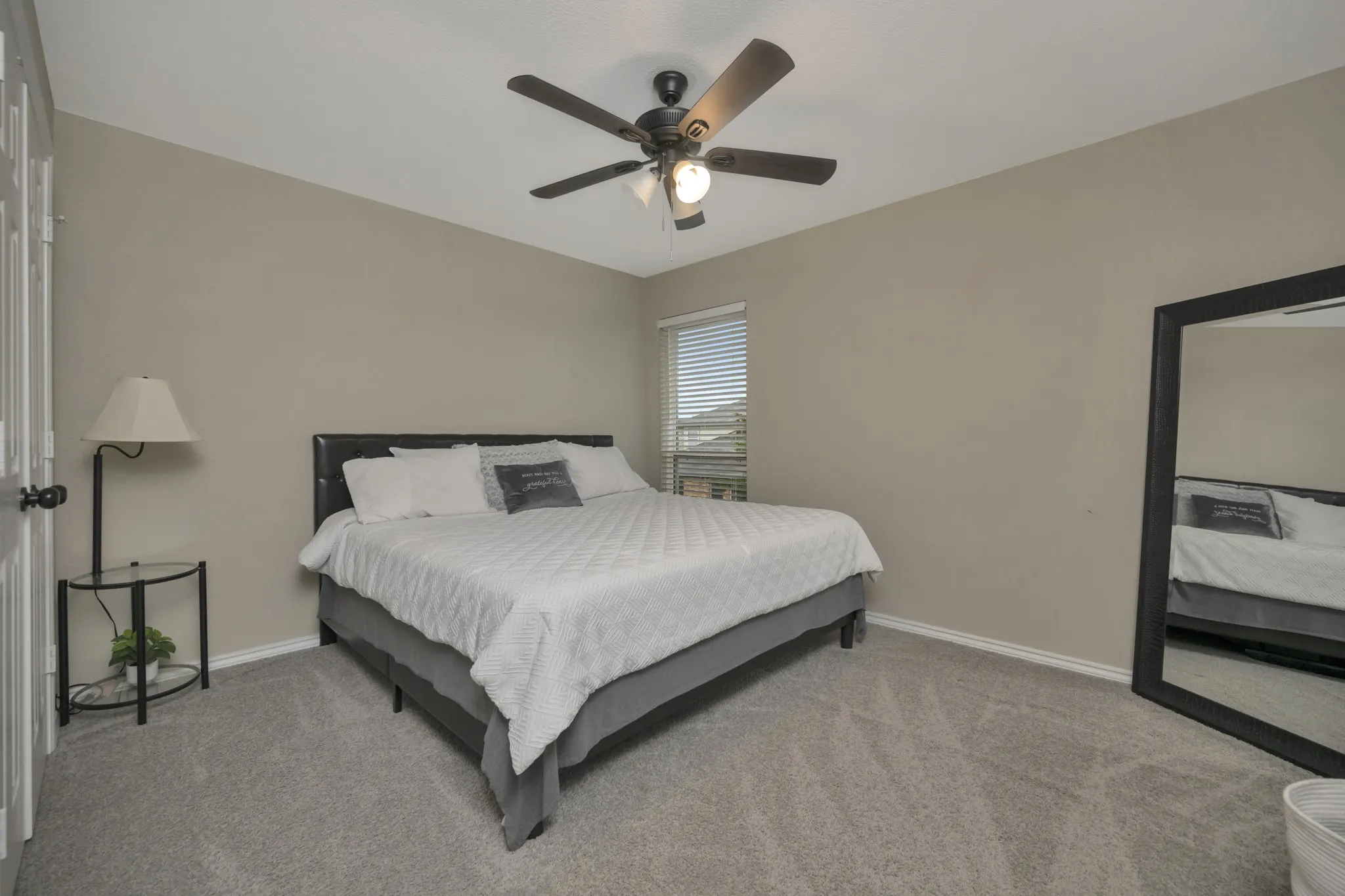 Single Family Residence For Sale in Denton County , 102 Lakeway Lane, Justin, Texas 76247, 4 Bedroom, 3 Bathroom, 2 Garage spaces, 2,107 Sqft, built in 2001, mls#21370571, Real Estate Agent in Justin, Homes For Sale in Denton county, Homes For Sale in Justin, Realtor in Justin Texas, Real Estate Brokerage Independent Realty Texas, Luminita Cordes Realtor