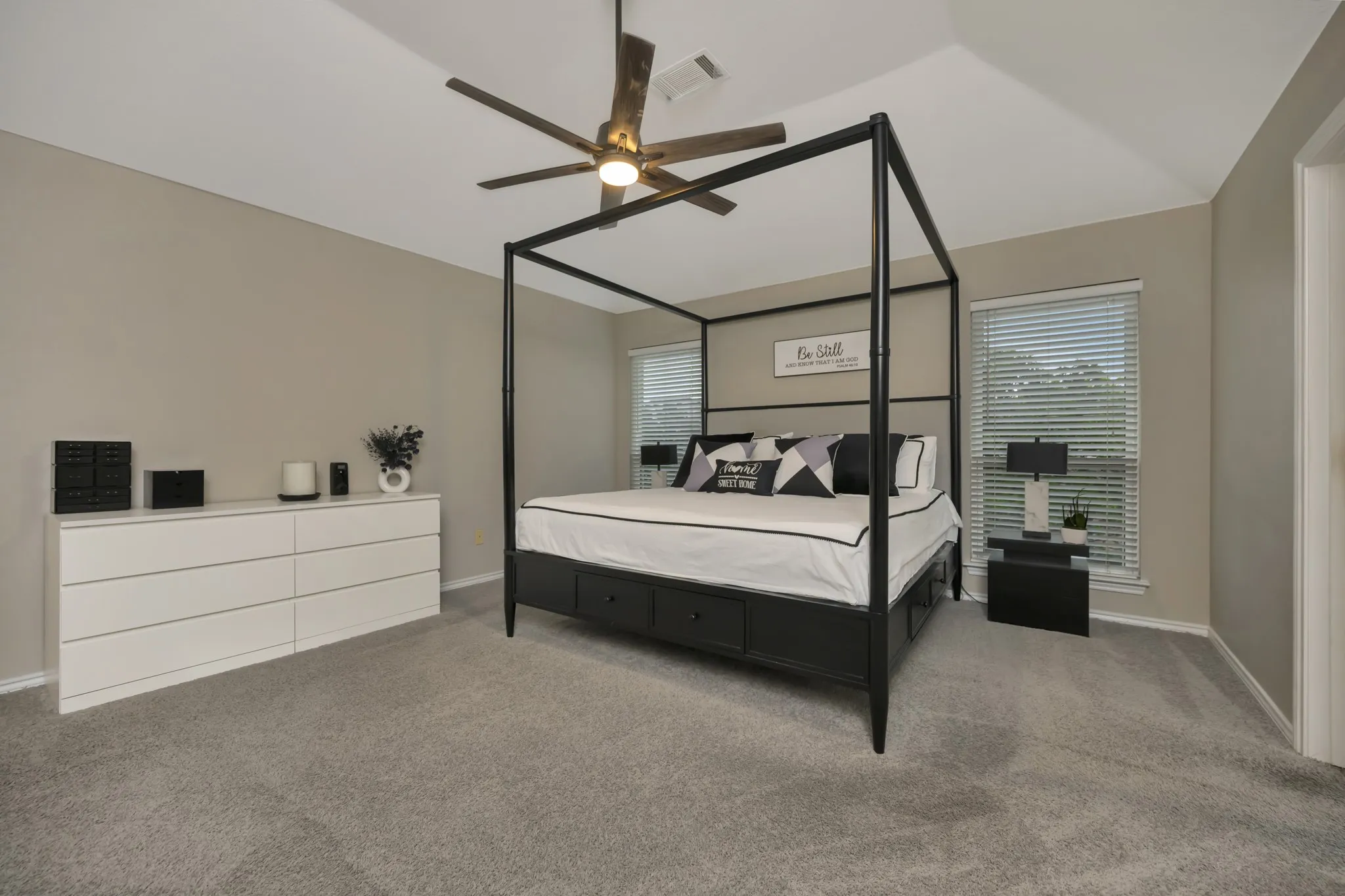 Single Family Residence For Sale in Denton County , 102 Lakeway Lane, Justin, Texas 76247, 4 Bedroom, 3 Bathroom, 2 Garage spaces, 2,107 Sqft, built in 2001, mls#21370571, Real Estate Agent in Justin, Homes For Sale in Denton county, Homes For Sale in Justin, Realtor in Justin Texas, Real Estate Brokerage Independent Realty Texas, Luminita Cordes Realtor