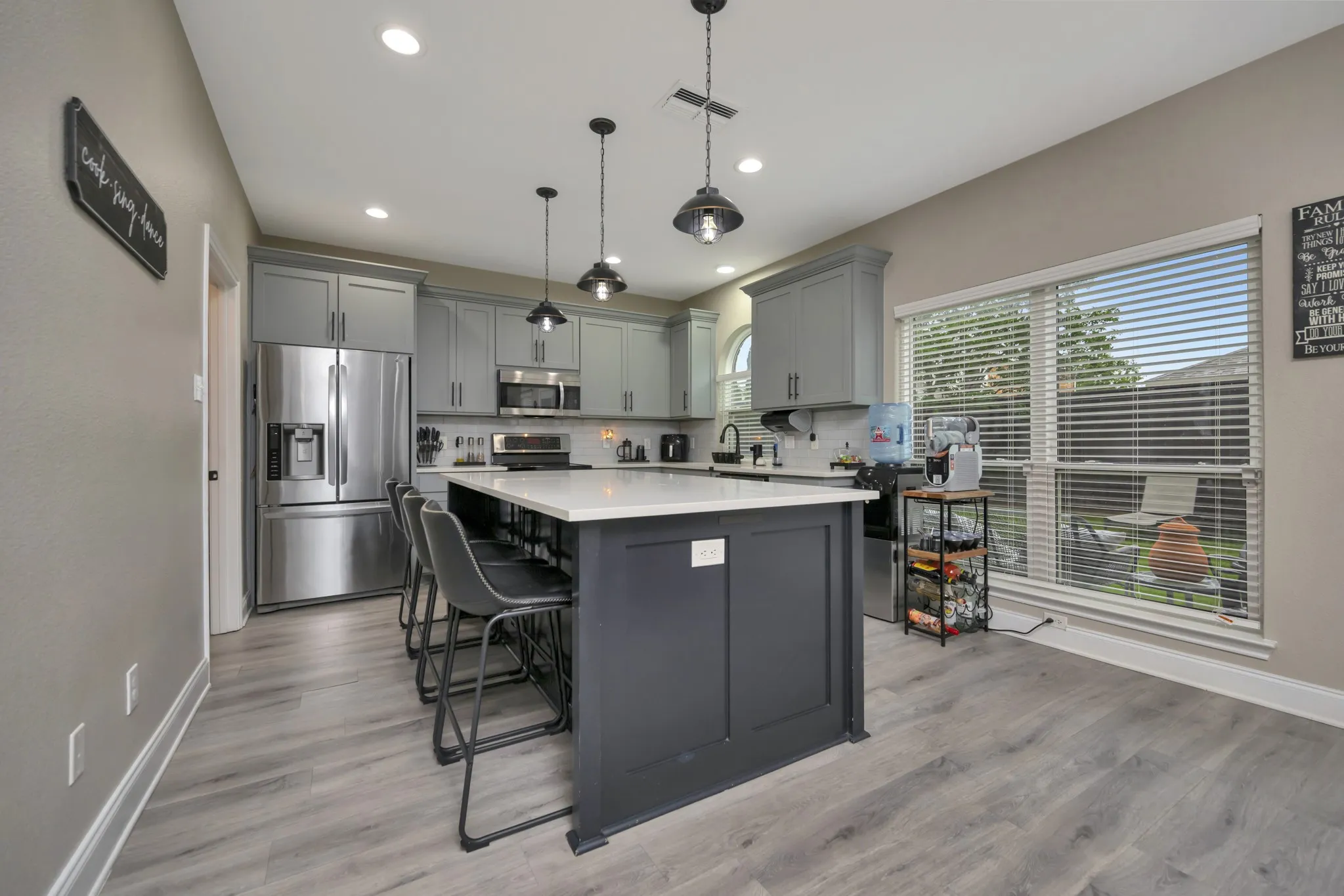 Single Family Residence For Sale in Denton County , 102 Lakeway Lane, Justin, Texas 76247, 4 Bedroom, 3 Bathroom, 2 Garage spaces, 2,107 Sqft, built in 2001, mls#21370571, Real Estate Agent in Justin, Homes For Sale in Denton county, Homes For Sale in Justin, Realtor in Justin Texas, Real Estate Brokerage Independent Realty Texas, Luminita Cordes Realtor