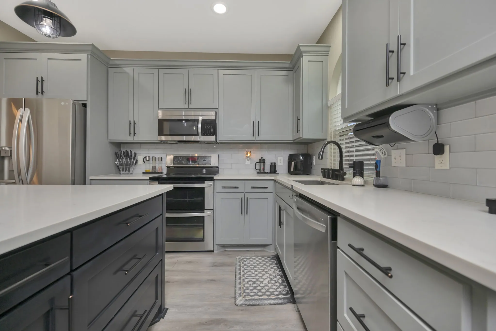 Single Family Residence For Sale in Denton County , 102 Lakeway Lane, Justin, Texas 76247, 4 Bedroom, 3 Bathroom, 2 Garage spaces, 2,107 Sqft, built in 2001, mls#21370571, Real Estate Agent in Justin, Homes For Sale in Denton county, Homes For Sale in Justin, Realtor in Justin Texas, Real Estate Brokerage Independent Realty Texas, Luminita Cordes Realtor