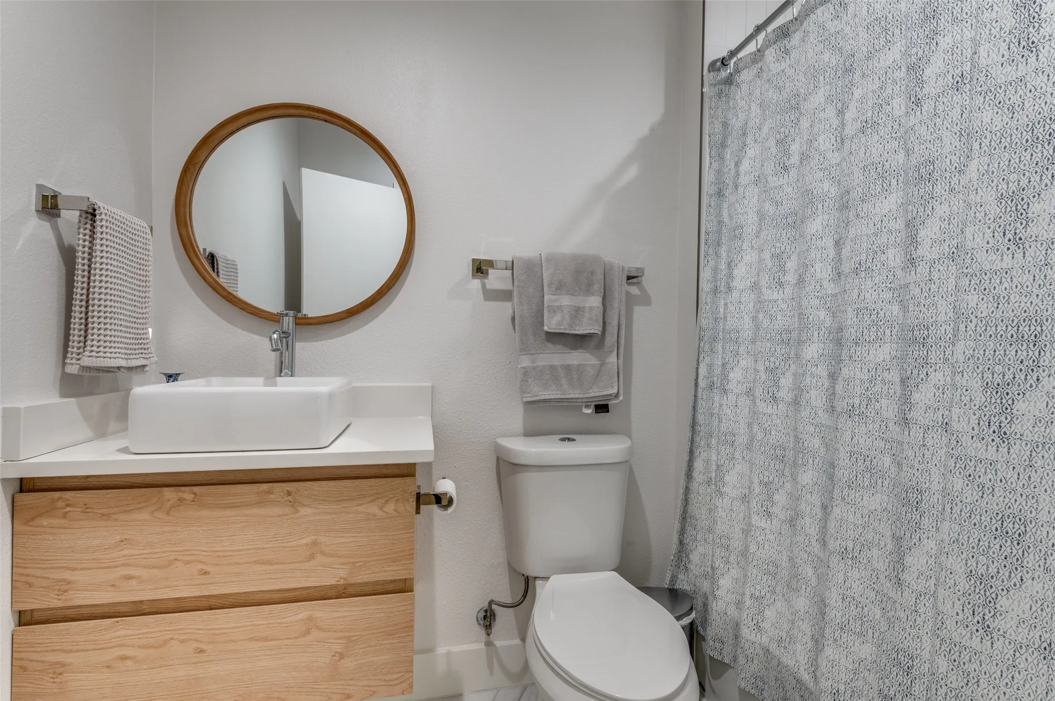 Single Family Residence For Rent in Dallas County , 6920 Winchester Street, Dallas, Texas 75231, 3 Bedroom, 3 Bathroom, 2 Garage spaces, 2,117 Sqft, built in 1957, mls#21376211, Real Estate Agent in Dallas, Homes For Rent in Dallas county, Homes For Rent in Dallas, Realtor in Dallas Texas, Real Estate Brokerage Independent Realty Texas, Luminita Cordes Realtor
