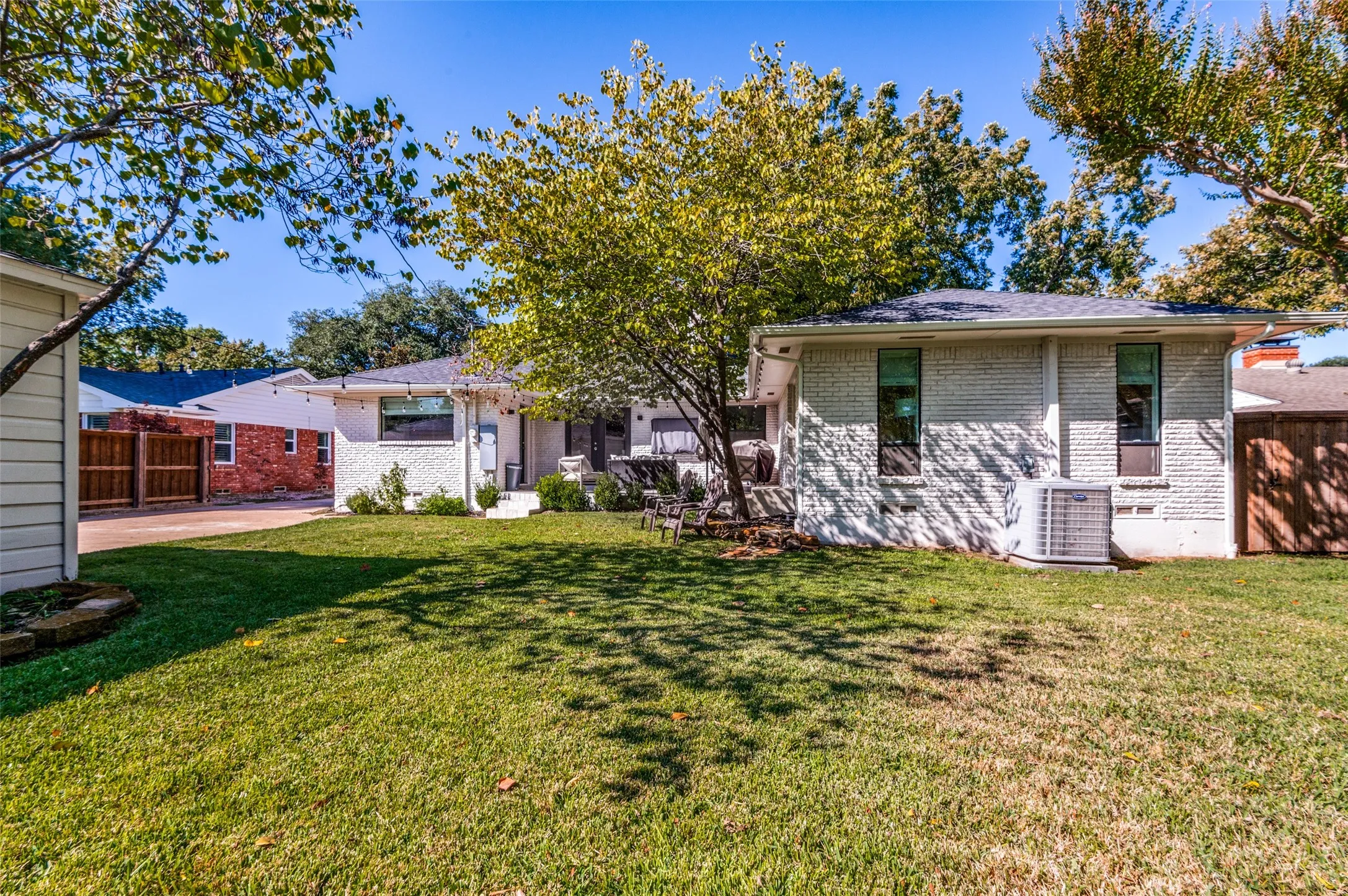 Single Family Residence For Rent in Dallas County , 6920 Winchester Street, Dallas, Texas 75231, 3 Bedroom, 3 Bathroom, 2 Garage spaces, 2,117 Sqft, built in 1957, mls#21376211, Real Estate Agent in Dallas, Homes For Rent in Dallas county, Homes For Rent in Dallas, Realtor in Dallas Texas, Real Estate Brokerage Independent Realty Texas, Luminita Cordes Realtor